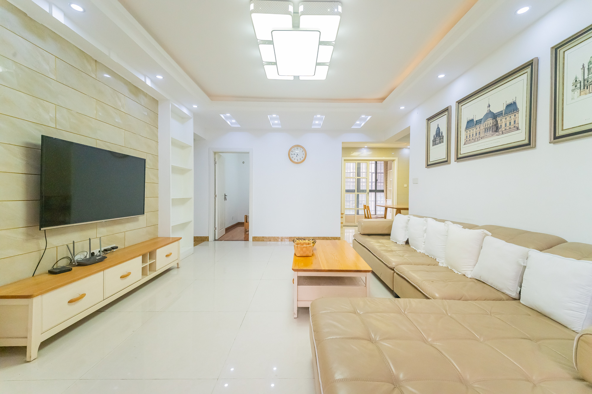 深业睿城 5室2厅2卫 125.8万 深业睿城 5室2厅2卫 125.8万客厅