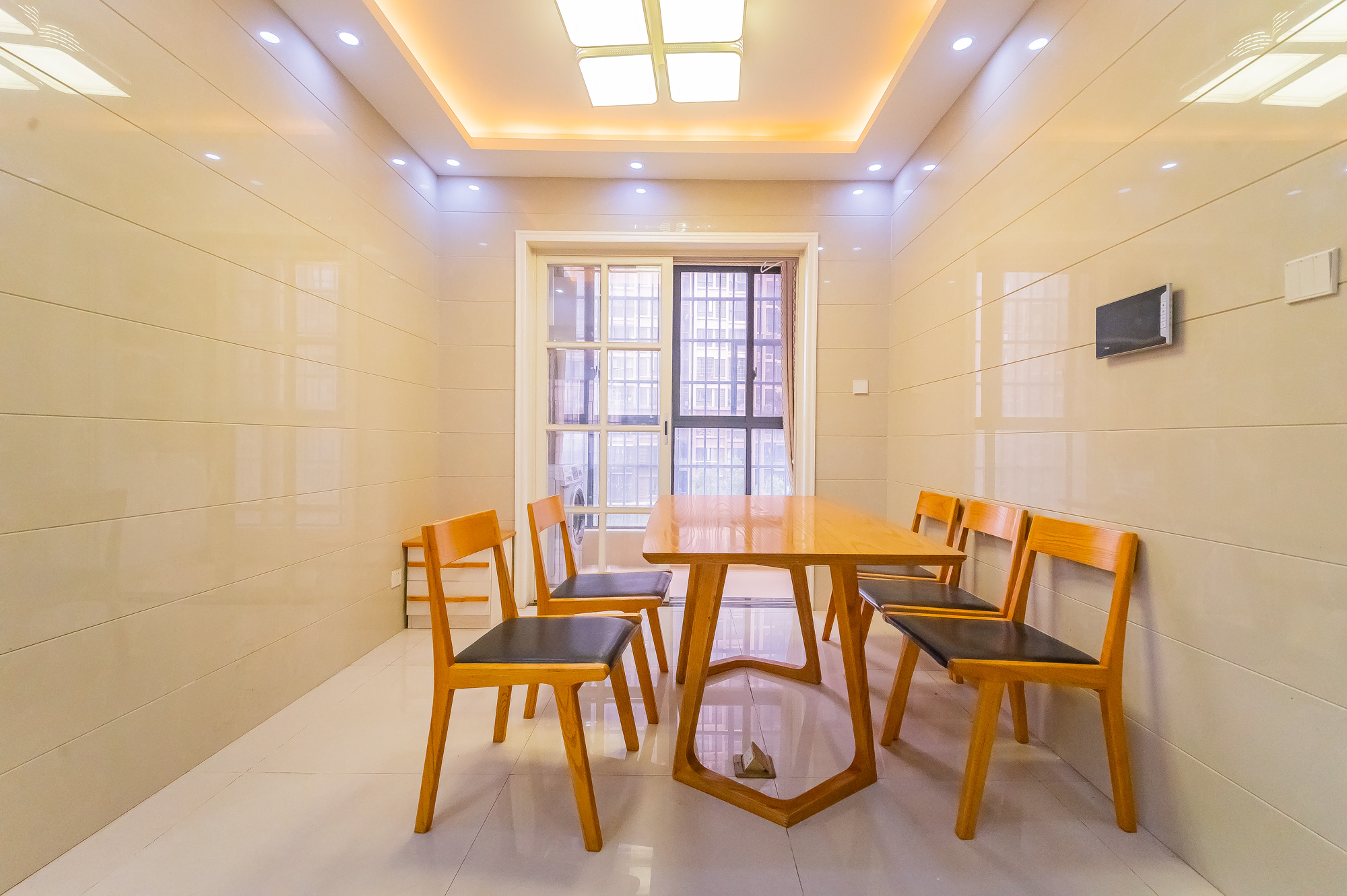 深业睿城 5室2厅2卫 125.8万 深业睿城 5室2厅2卫 125.8万客厅