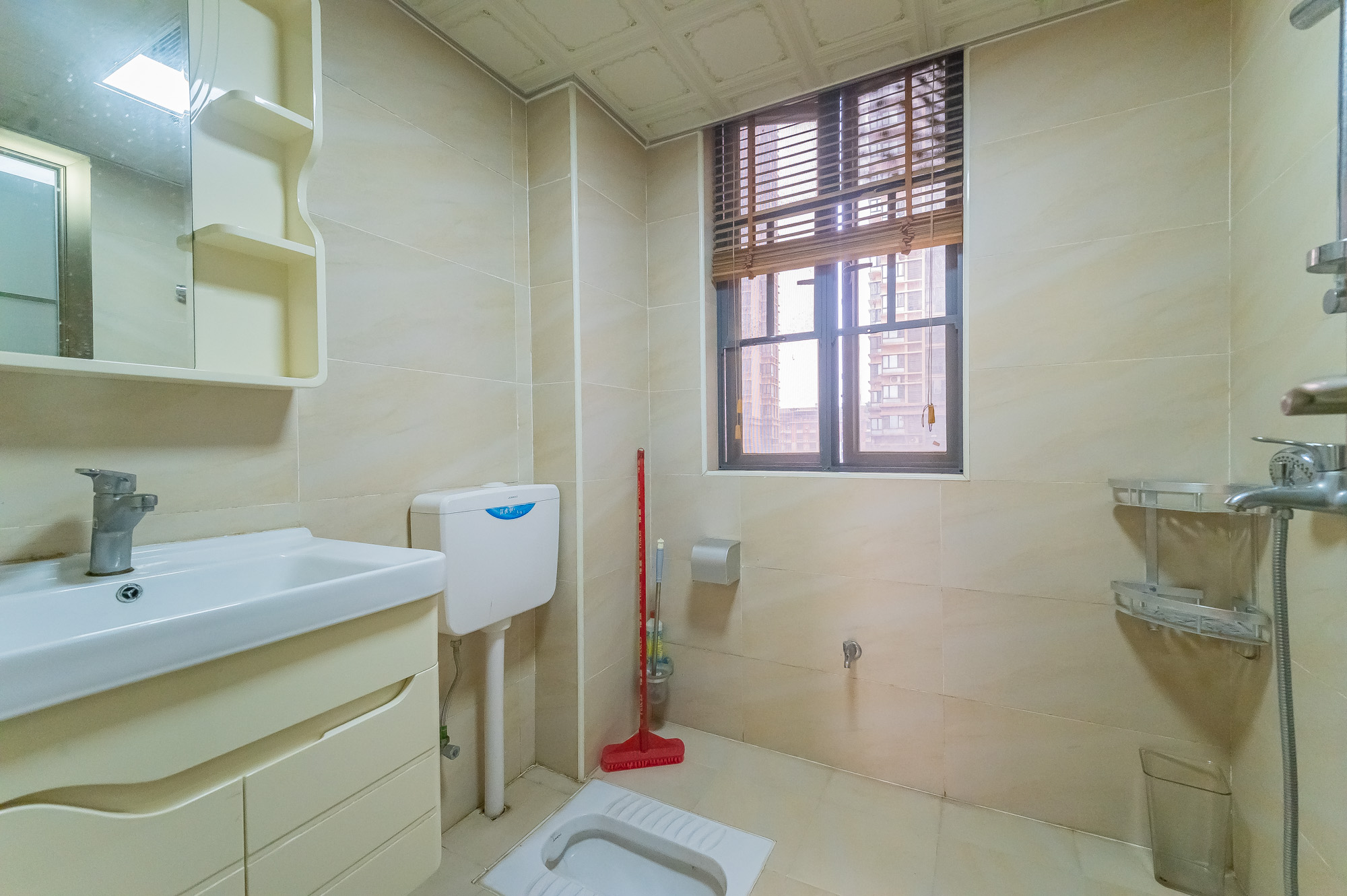 深业睿城 5室2厅2卫 125.8万 深业睿城 5室2厅2卫 125.8万卫生间