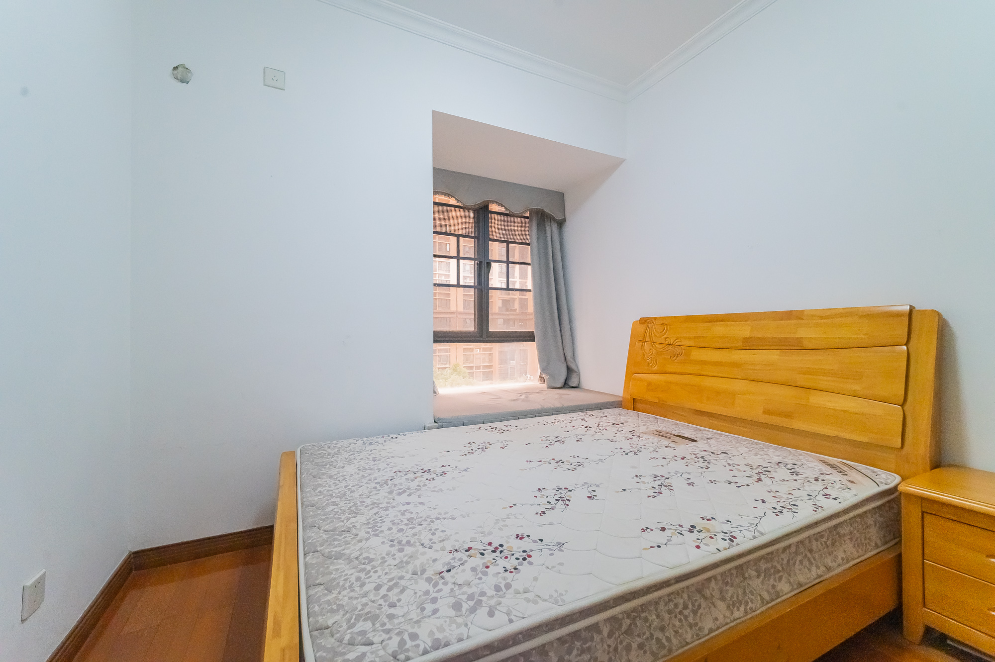 深业睿城 5室2厅2卫 125.8万 深业睿城 5室2厅2卫 125.8万卧室