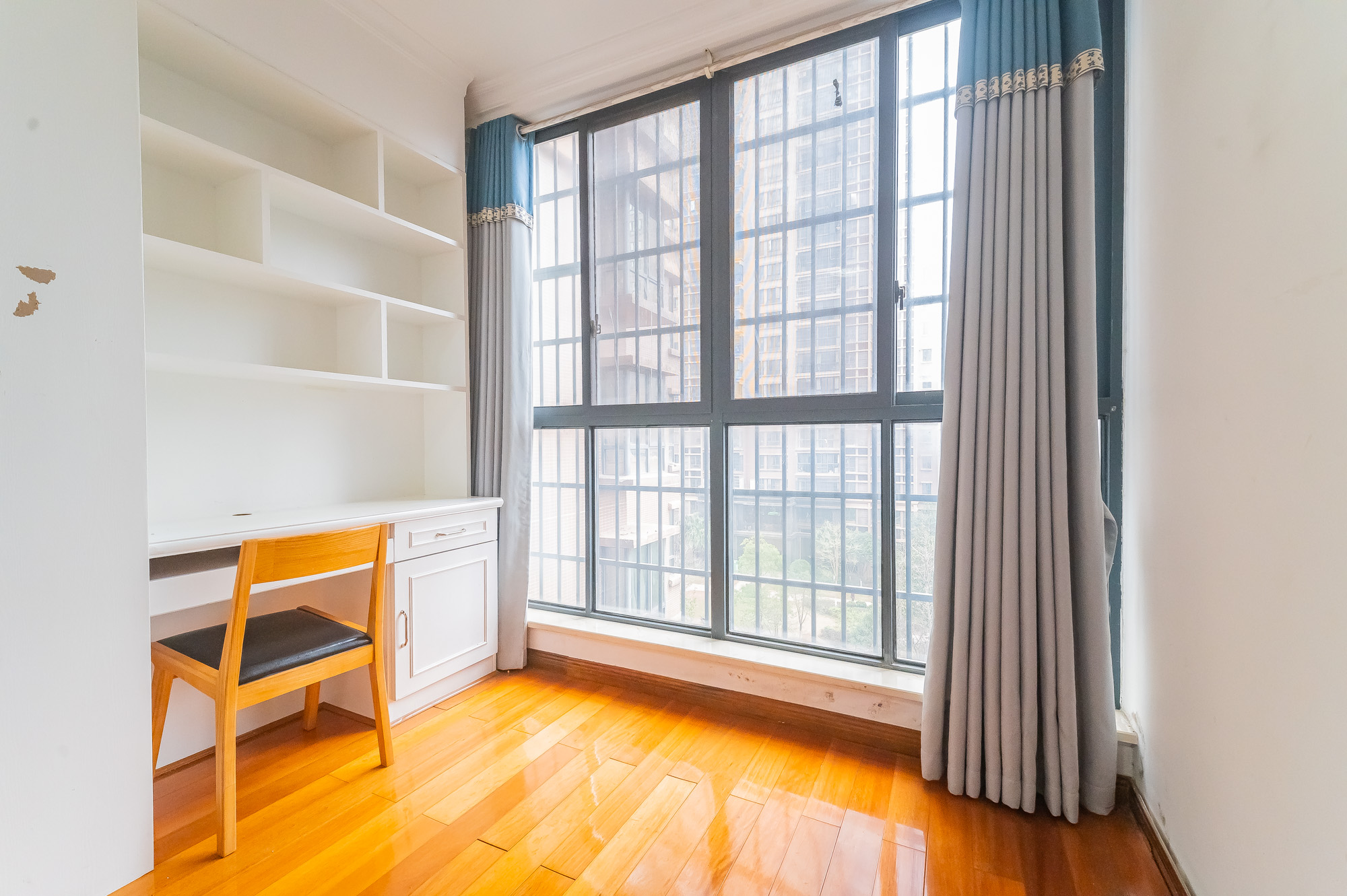 深业睿城 5室2厅2卫 125.8万 深业睿城 5室2厅2卫 125.8万阳台