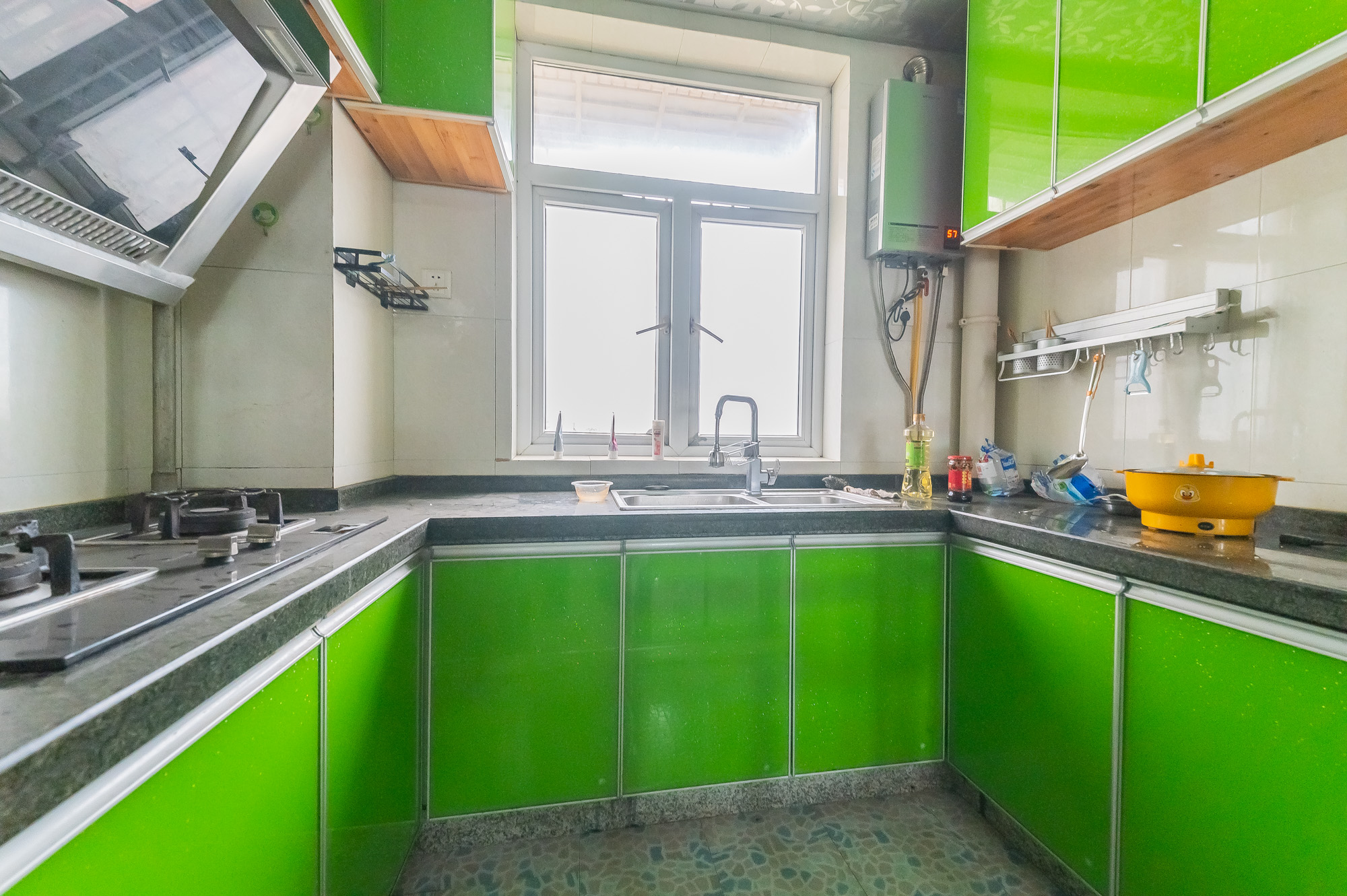 鹏基诺亚山林 3室2厅1卫 60.0万 鹏基诺亚山林 3室2厅1卫 60.0万厨房