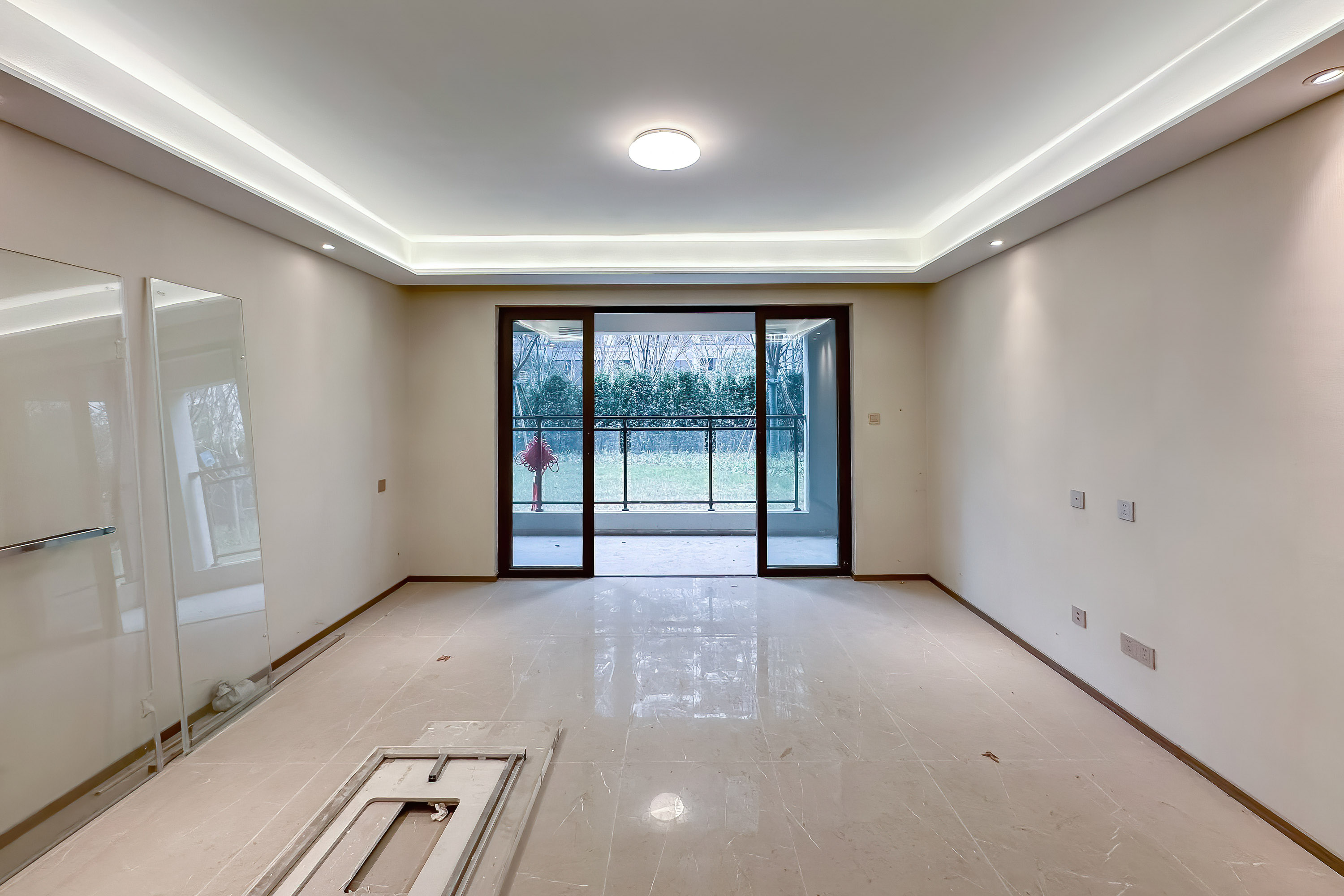 龙湖江与城 4室2厅2卫 135.0万 龙湖江与城 4室2厅2卫 135.0万客厅