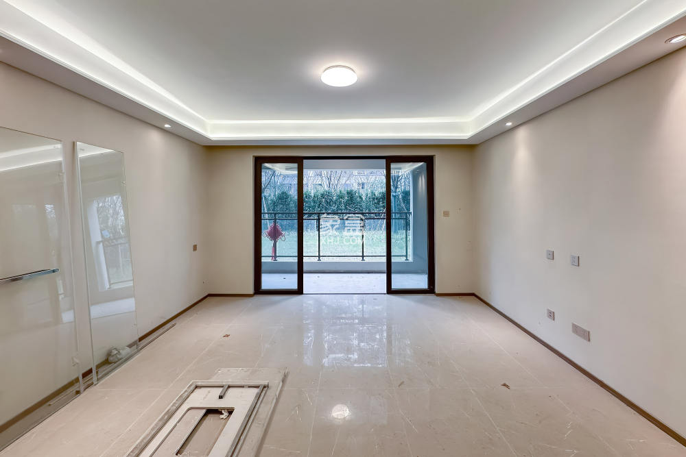 龙湖江与城  4室2厅2卫    135.0万