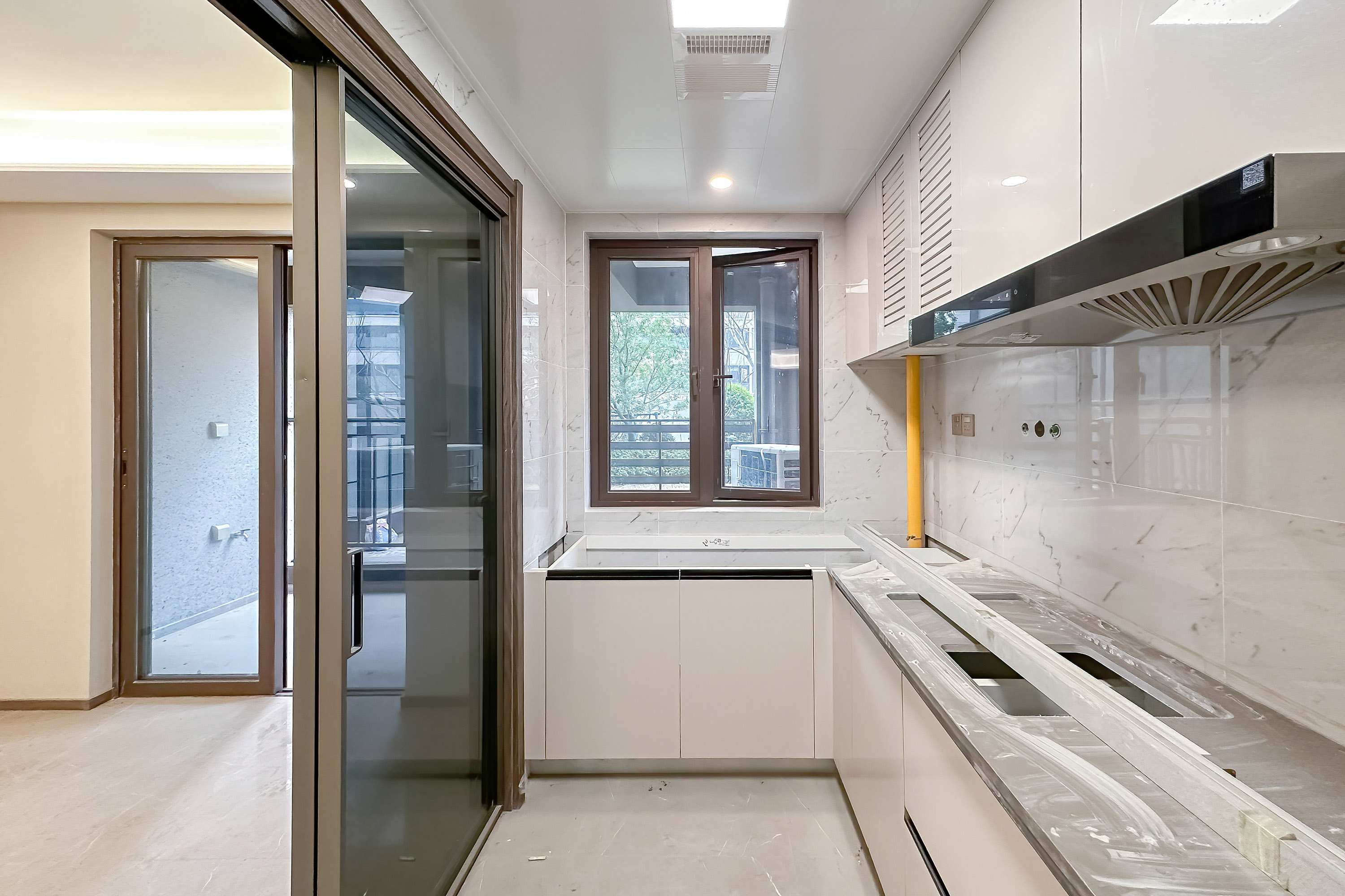 龙湖江与城 4室2厅2卫 135.0万 龙湖江与城 4室2厅2卫 135.0万厨房