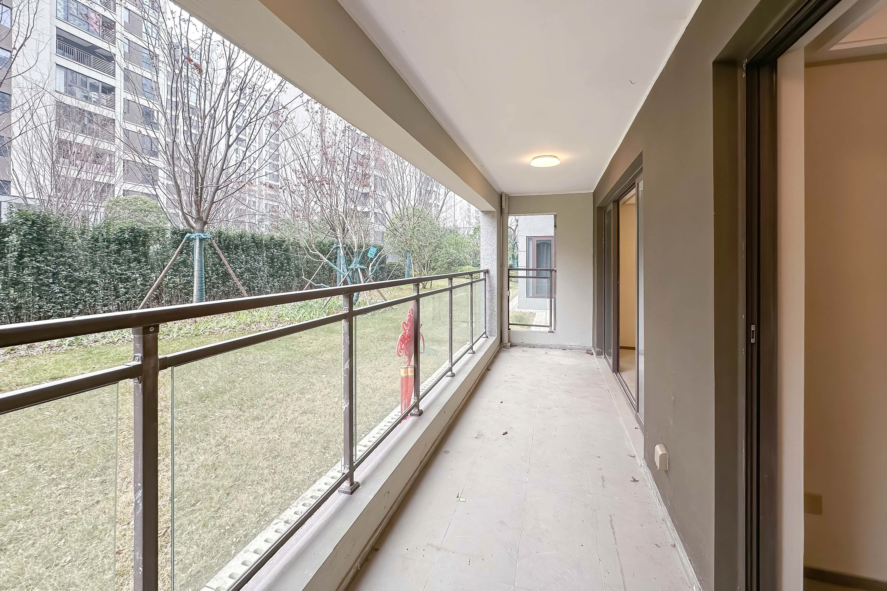 龙湖江与城 4室2厅2卫 135.0万 龙湖江与城 4室2厅2卫 135.0万阳台