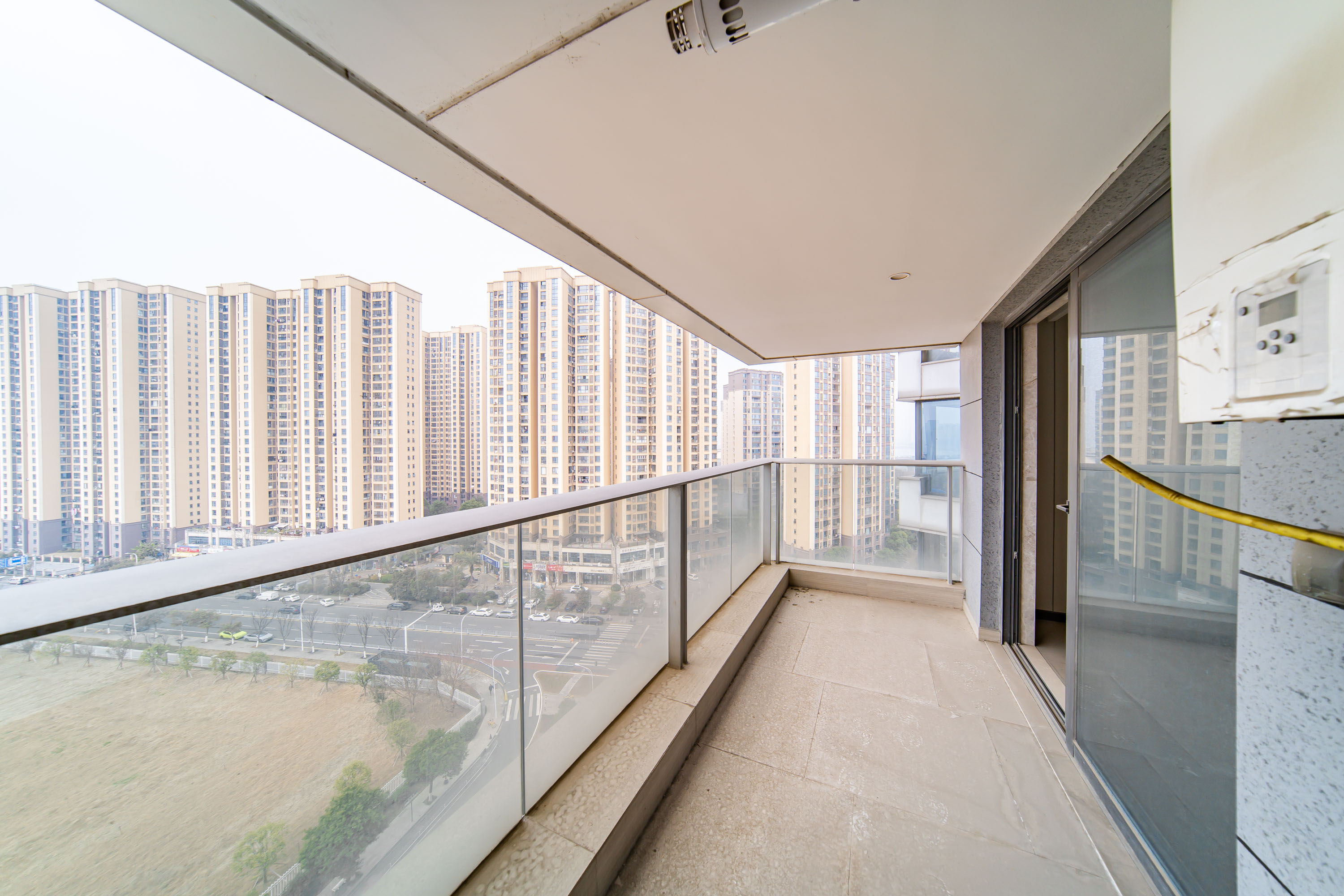 珠江颐德公馆  4室2厅3卫   450.00万阳台