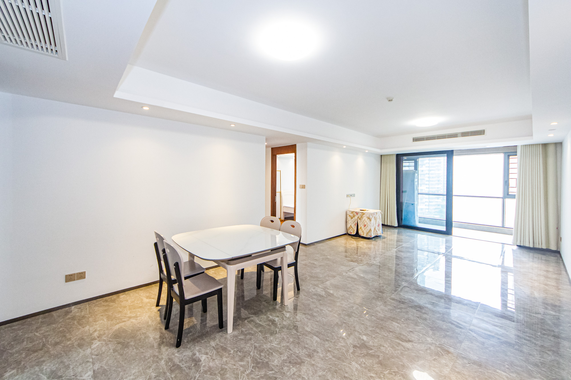 北辰瀚江府  4室2厅2卫    255.0万 北辰瀚江府  4室2厅2卫    255.0万客厅