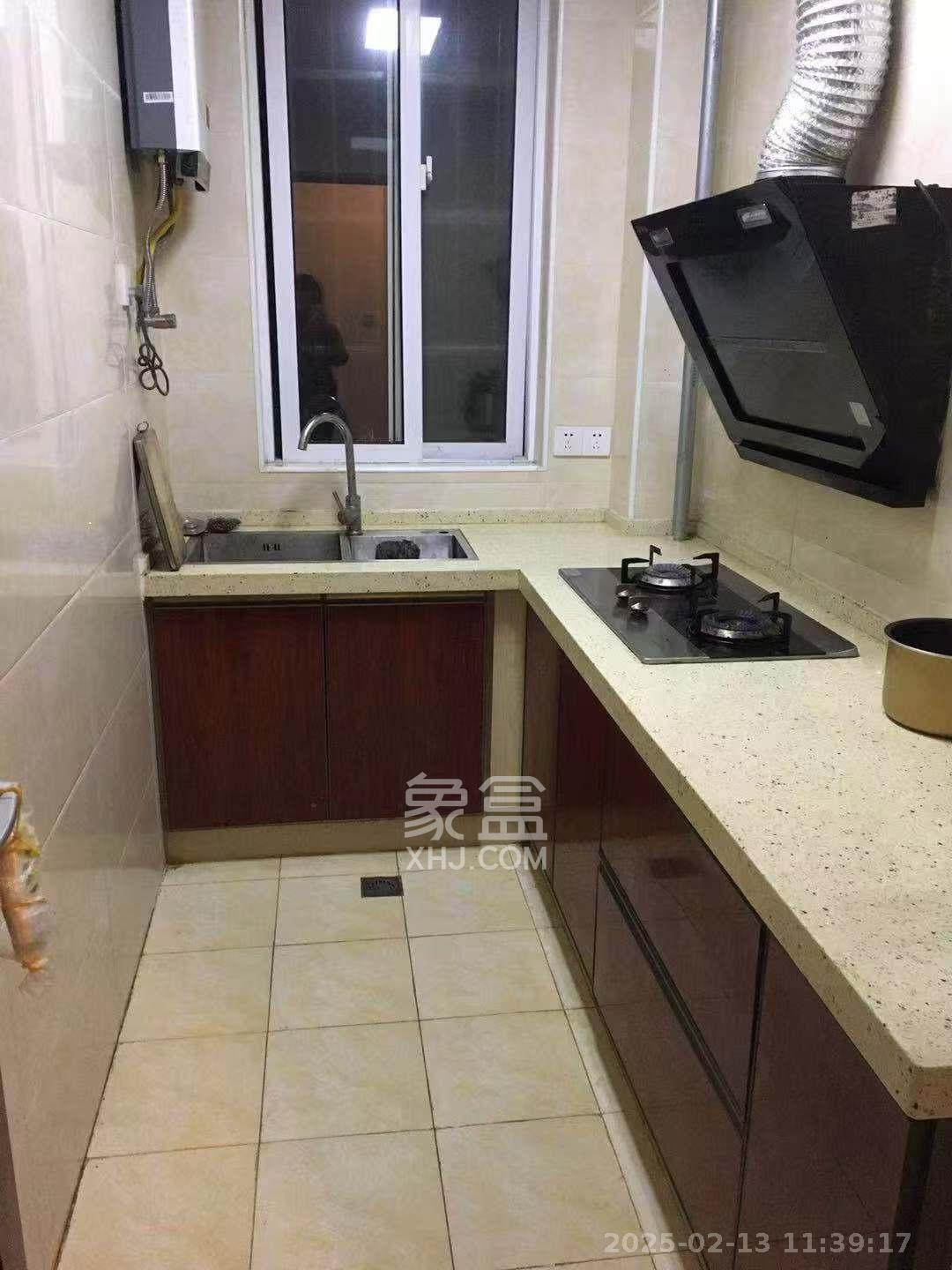 绿地香树花城  2室1厅1卫    1300.0元/月室内图