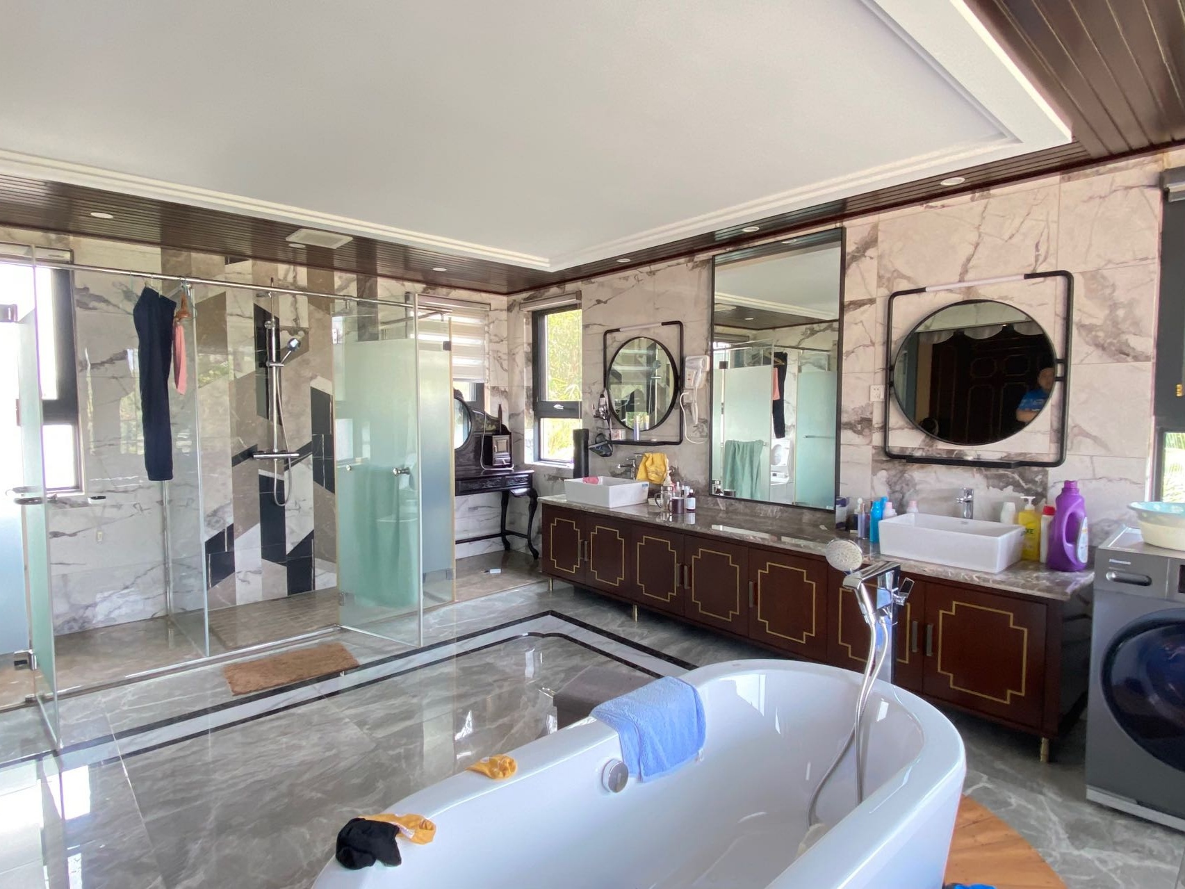 鸿洲江山 7室2厅4卫 2550.0万 鸿洲江山 7室2厅4卫 2550.0万客厅