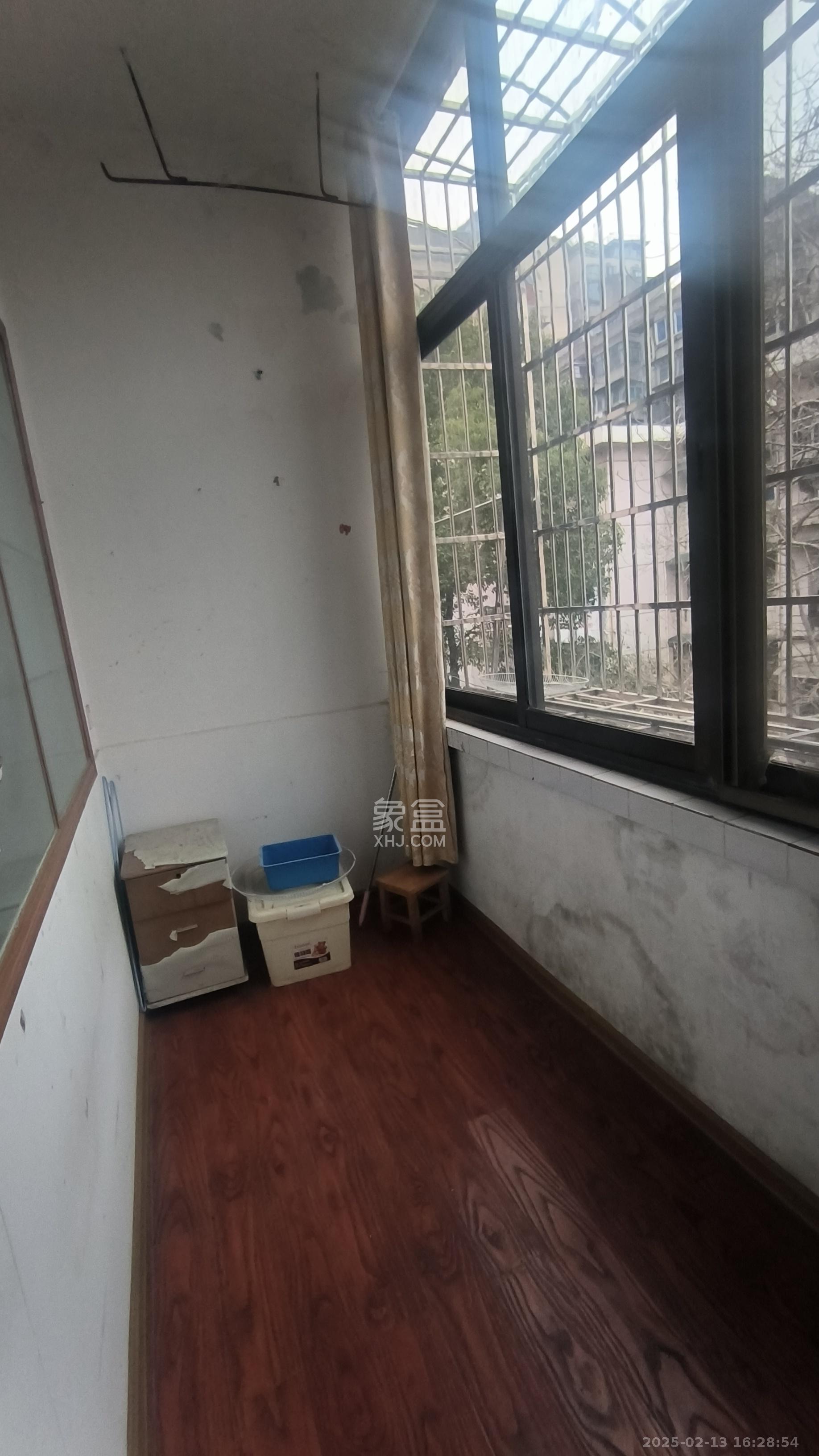 红旗区二片 2室1厅1卫 1500.0元/月 红旗区二片 2室1厅1卫 1500.0元/月室内图