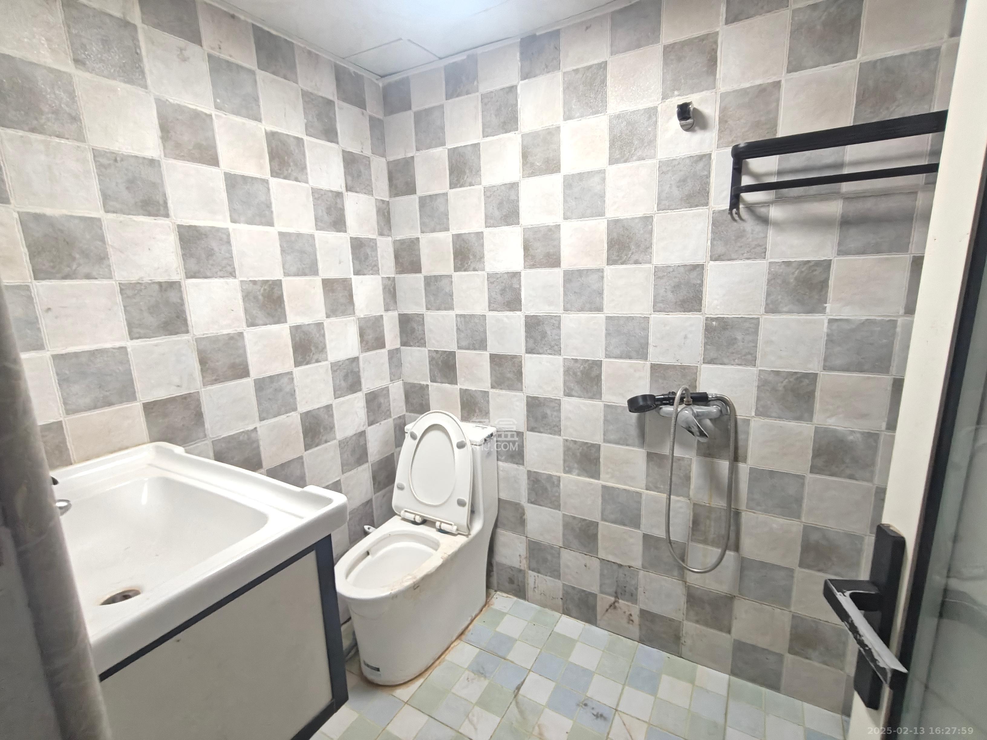 盛景谷山里 1室0厅0卫 1300.0元/月 盛景谷山里 1室0厅0卫 1300.0元/月室内图