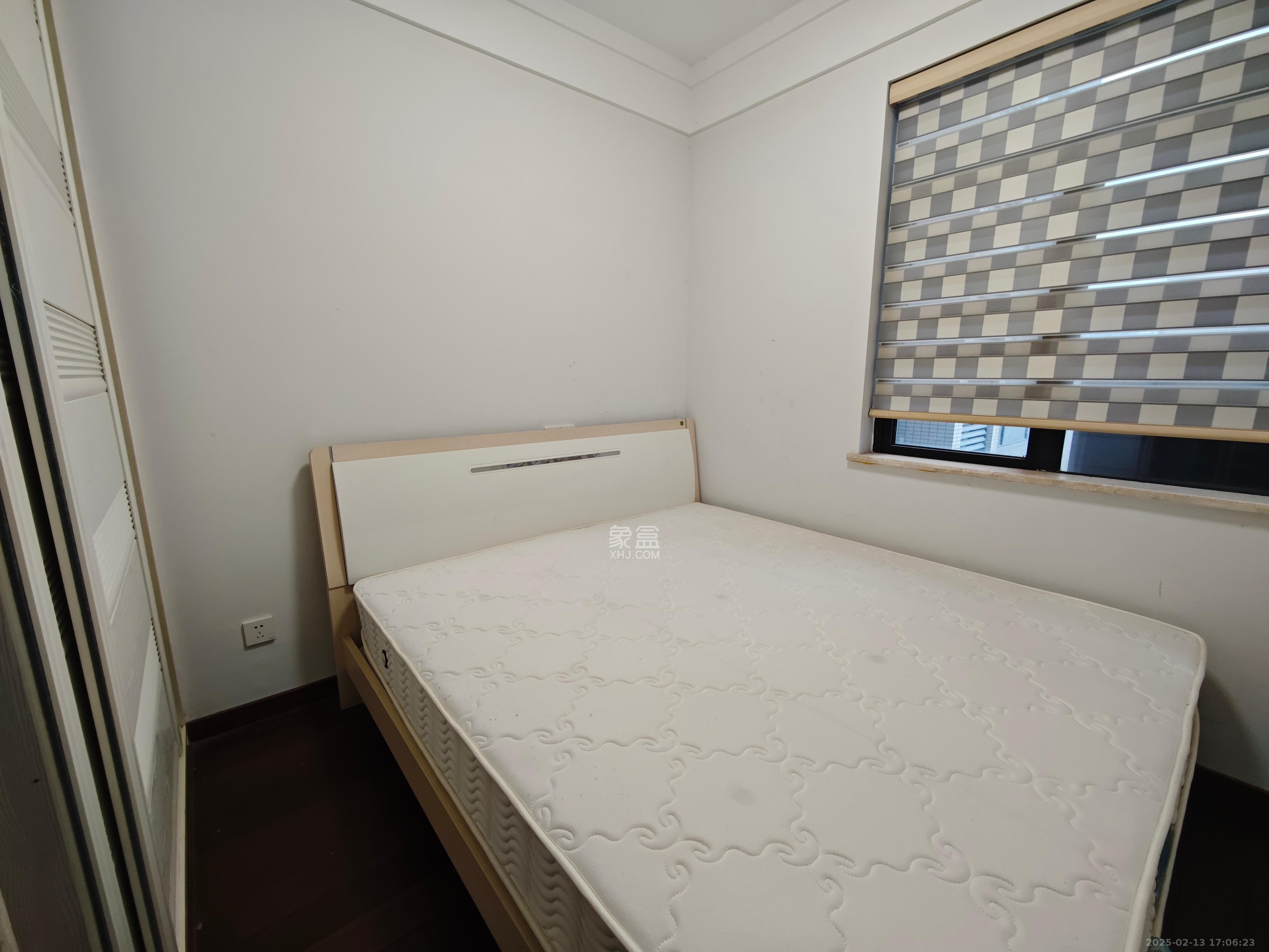 慢步江湾  3室2厅2卫    2800.0元/月室内图