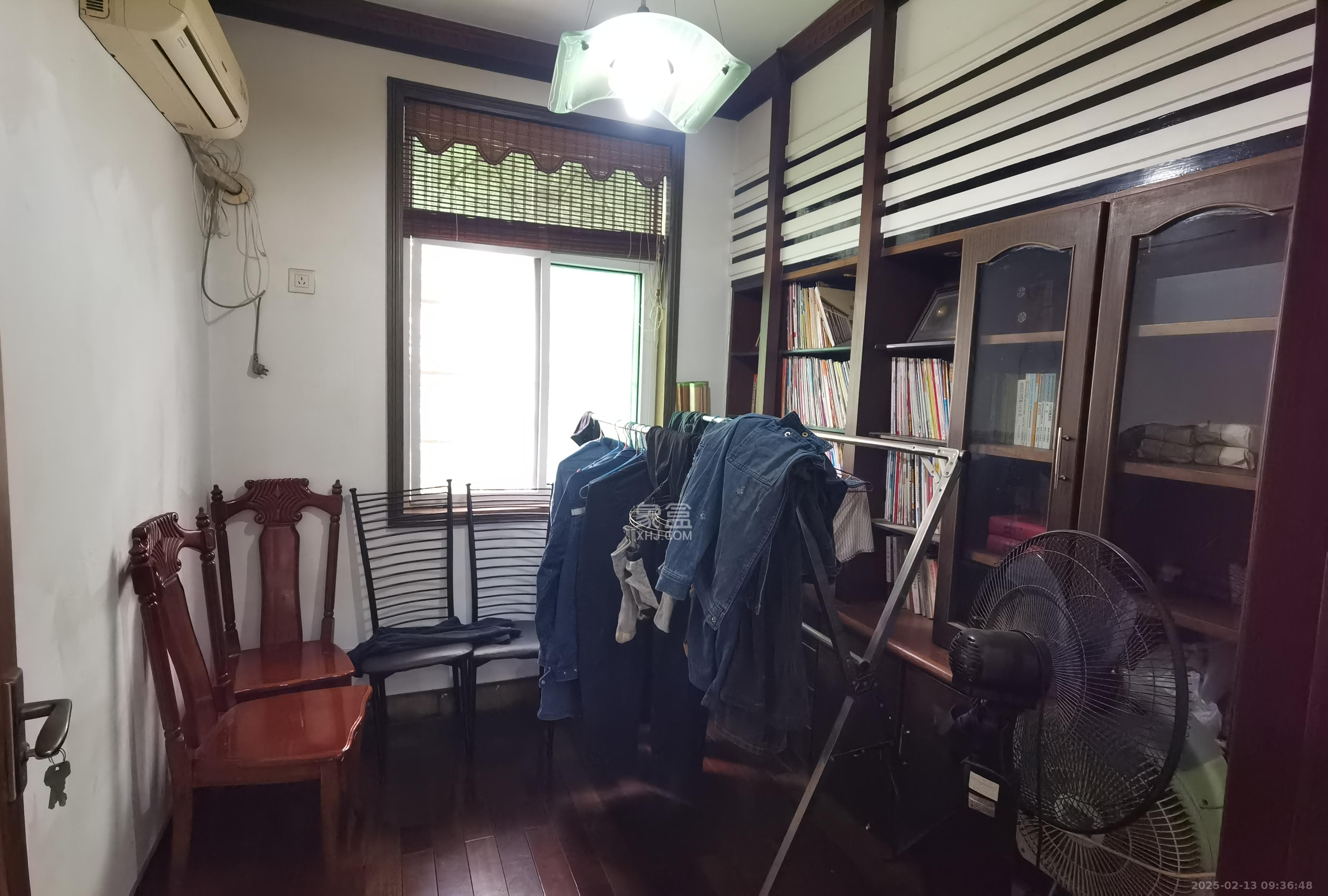 欣安小区  4室2厅2卫   2300.00元/月室内图