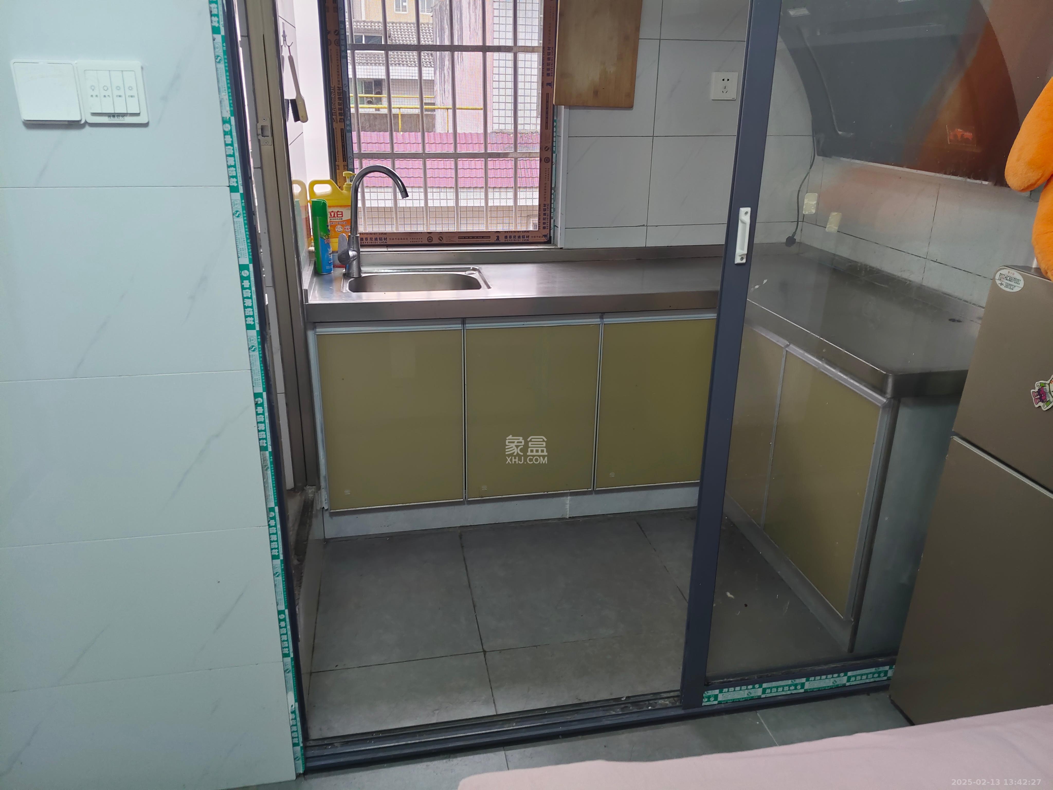 新合四村 1室0厅0卫 1100.0元/月 新合四村 1室0厅0卫 1100.0元/月室内图