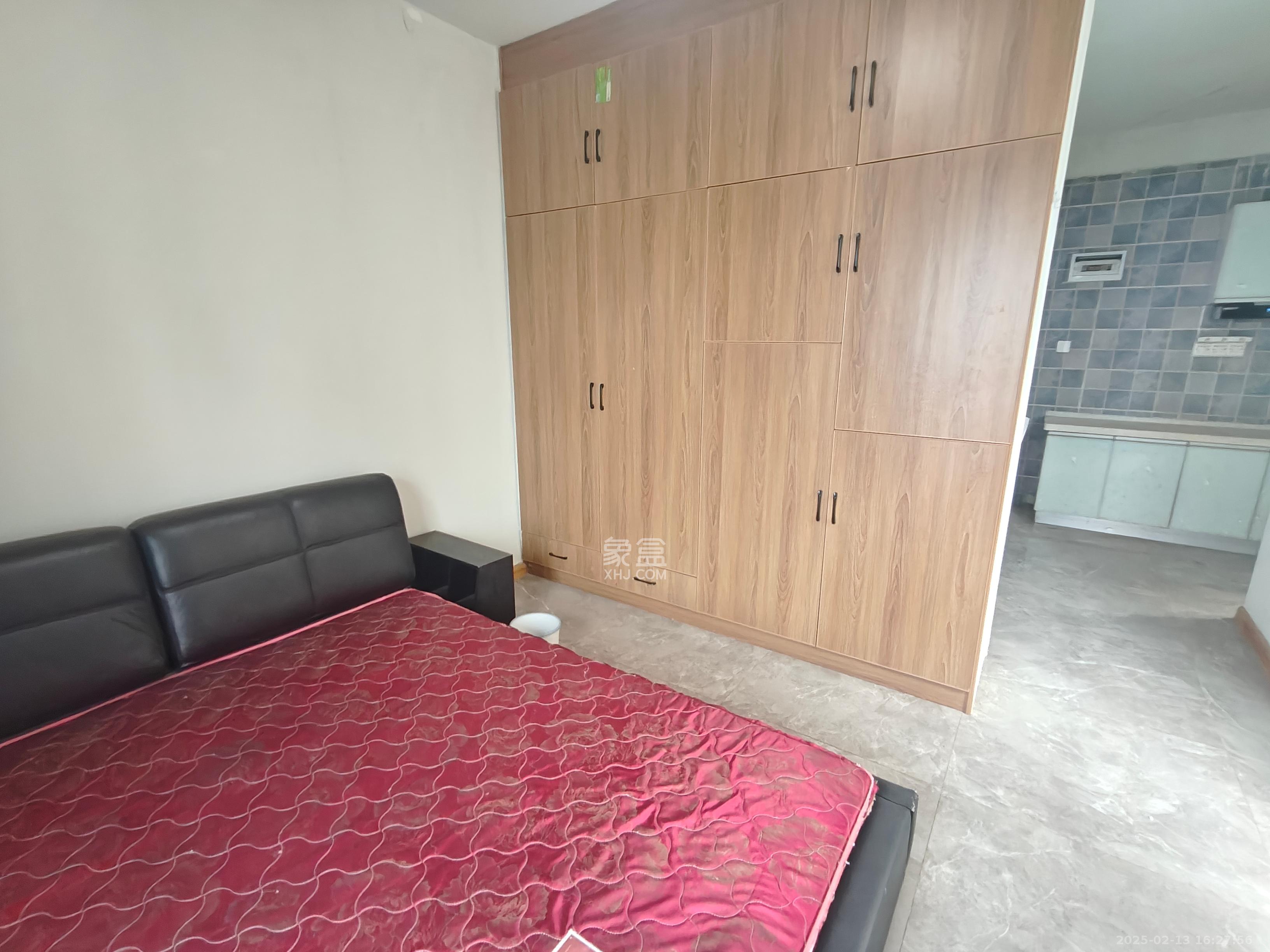 盛景谷山里 1室0厅0卫 1300.0元/月 盛景谷山里 1室0厅0卫 1300.0元/月室内图