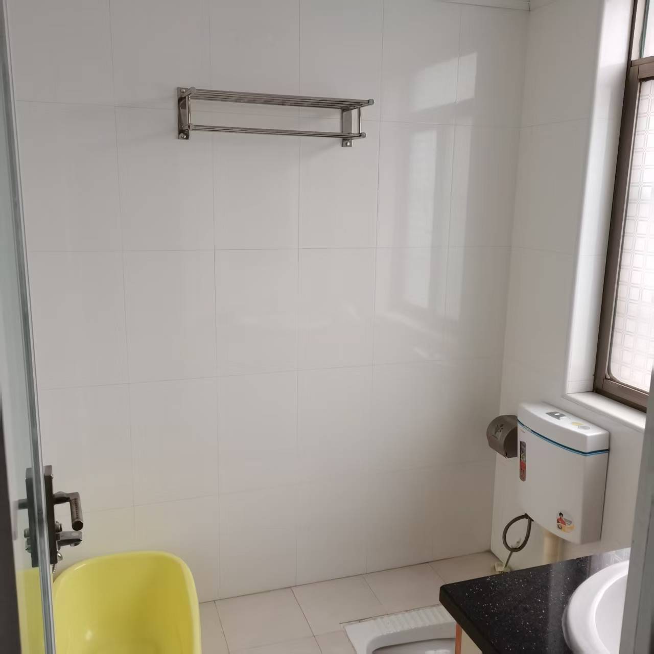 幸福小区  4室2厅1卫   1400.00元/月室内图