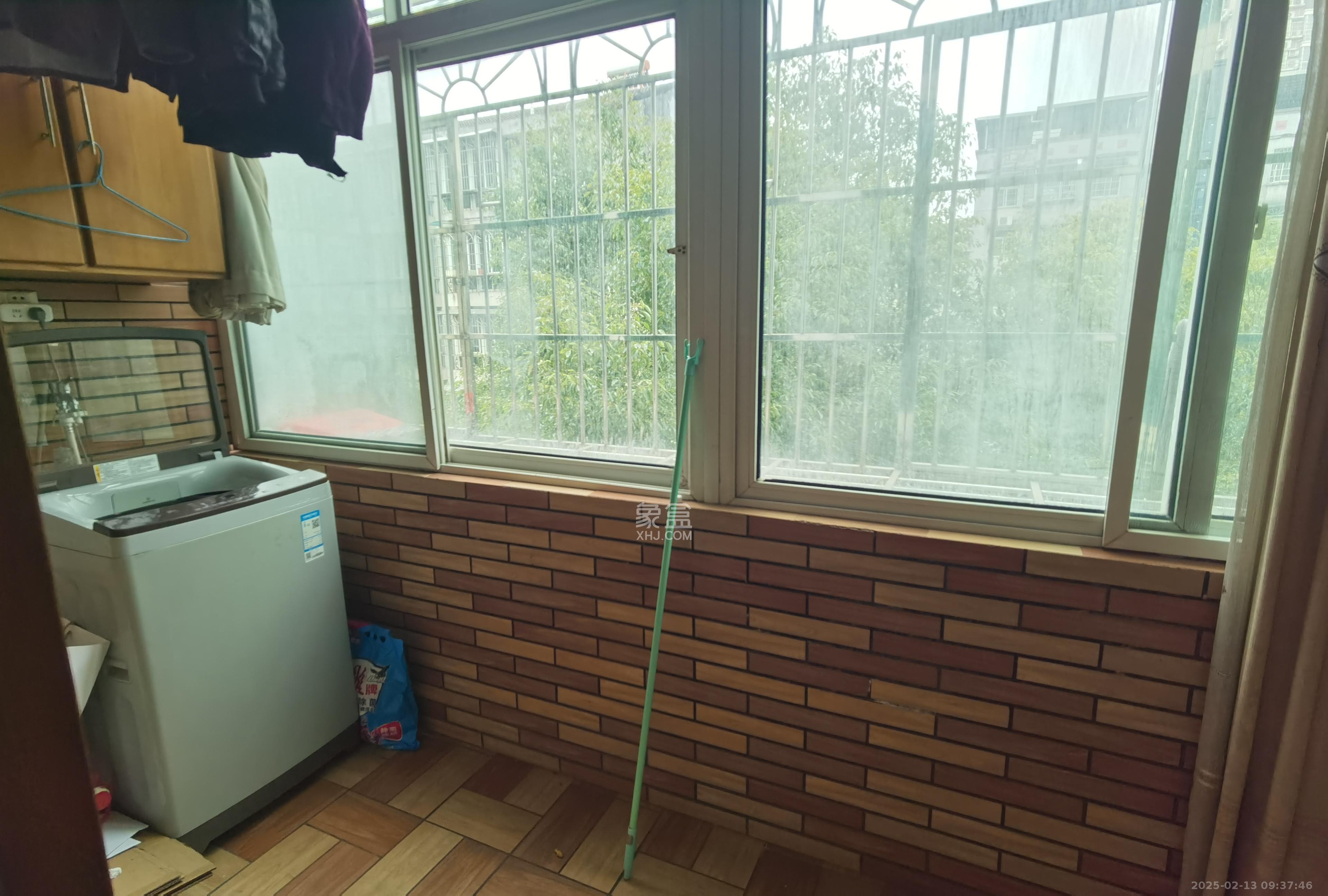 欣安小区  4室2厅2卫   2300.00元/月室内图