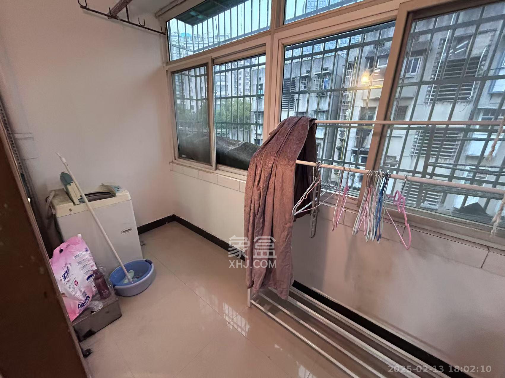 涂家冲社区(涂新小区、农商银行宿舍) 2室1厅1卫 1500.0元/月 涂家冲社区(涂新小区、农商银行宿舍) 2室1厅1卫 1500.0元/月室内图