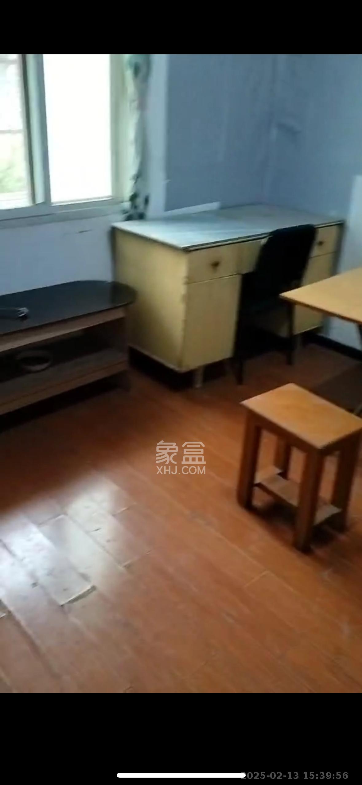 曾家湾小区  1室1厅1卫    1100.0元/月 曾家湾小区  1室1厅1卫    1100.0元/月室内图