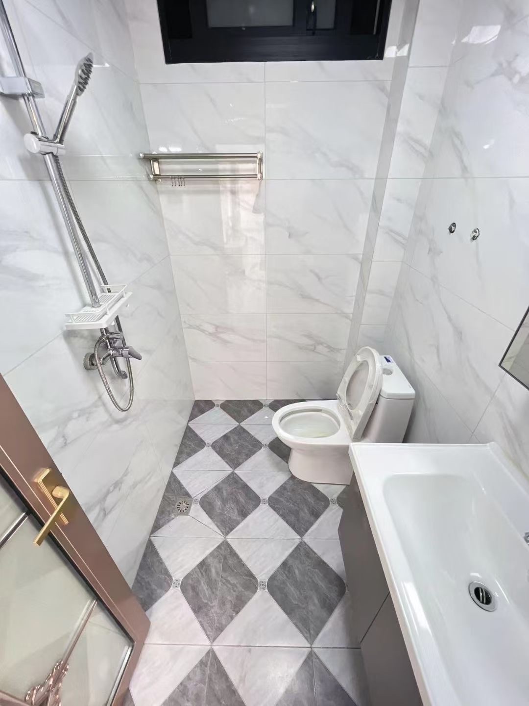 澳华大厦 1室0厅0卫 55.0万 澳华大厦 1室0厅0卫 55.0万客厅