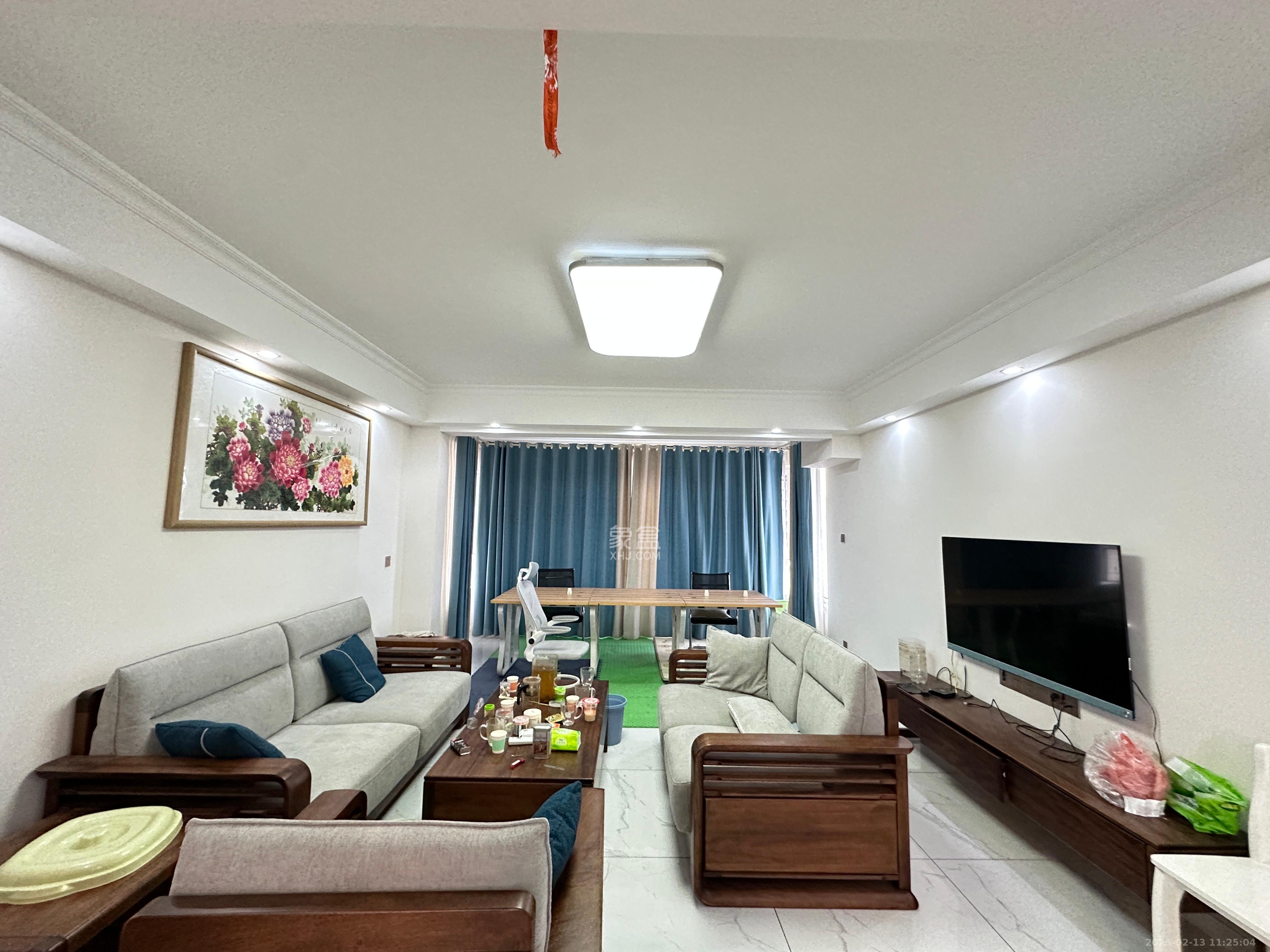 长房云时代  4室2厅2卫   3800.00元/月