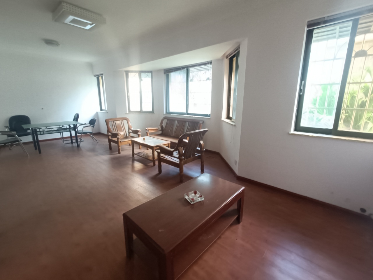 嘉安园别墅  13室2厅5卫    10000.0元/月 嘉安园别墅  13室2厅5卫    10000.0元/月室内图