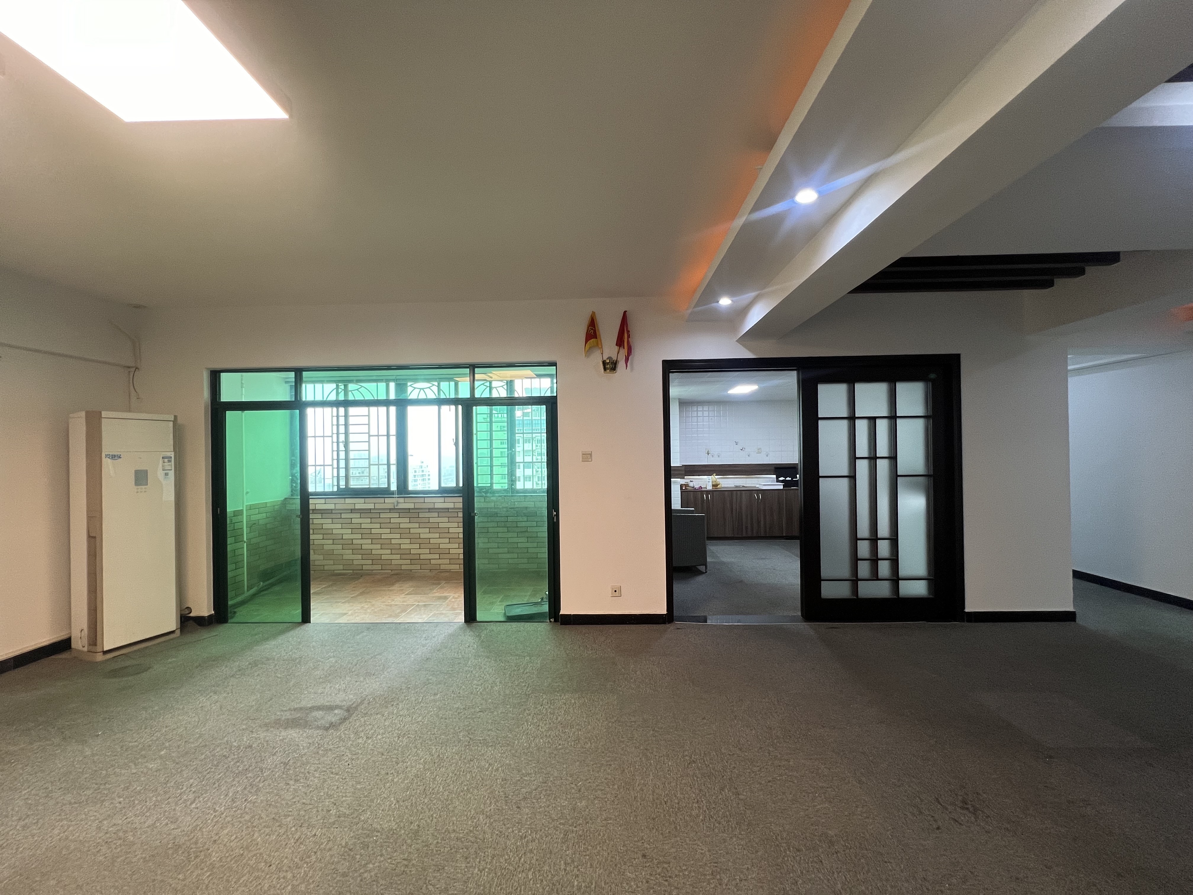 新达商务大厦 7室2厅1卫 5800.0元/月 新达商务大厦 7室2厅1卫 5800.0元/月室内图