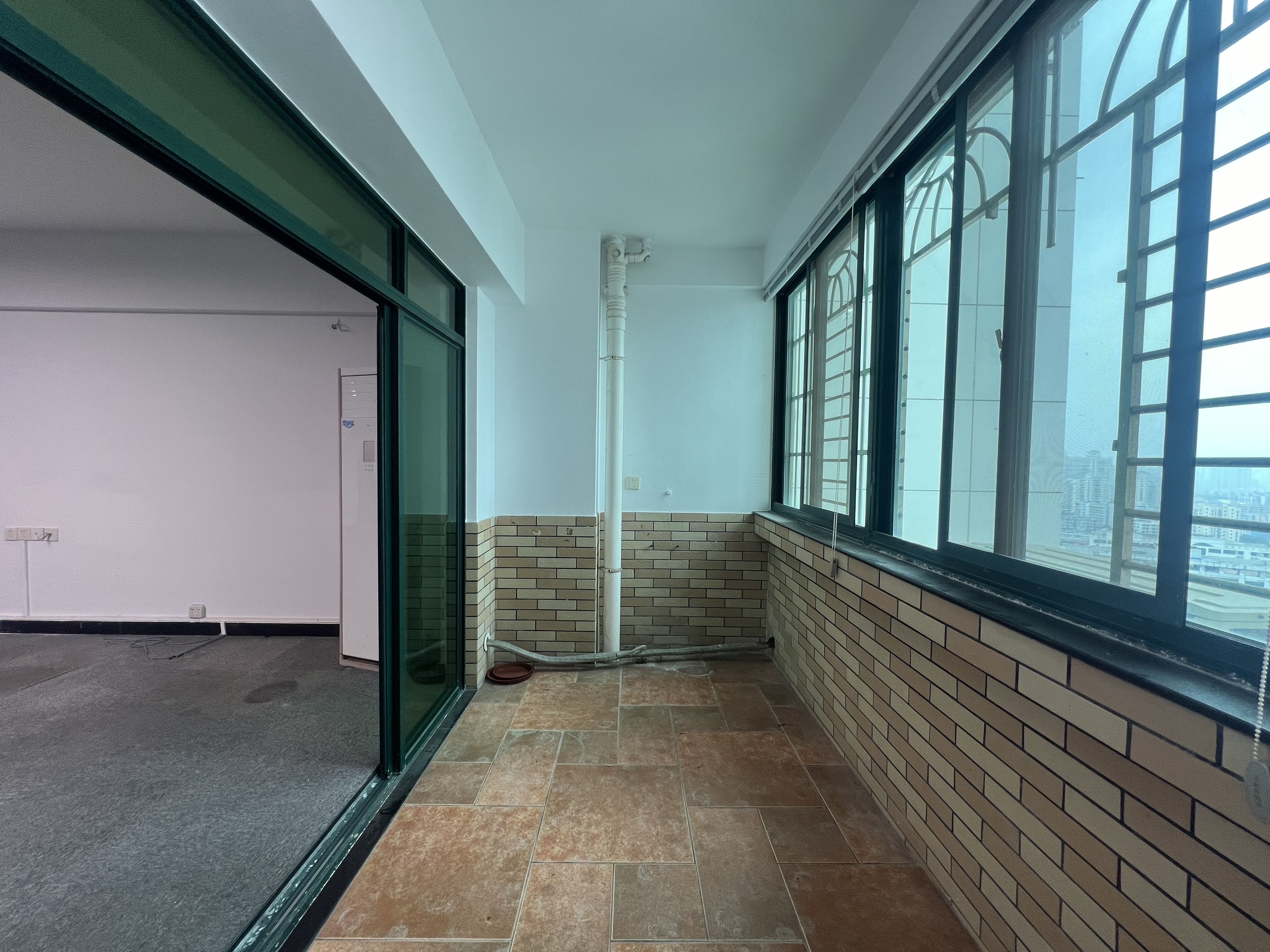 新达商务大厦 7室2厅1卫 5800.0元/月 新达商务大厦 7室2厅1卫 5800.0元/月室内图