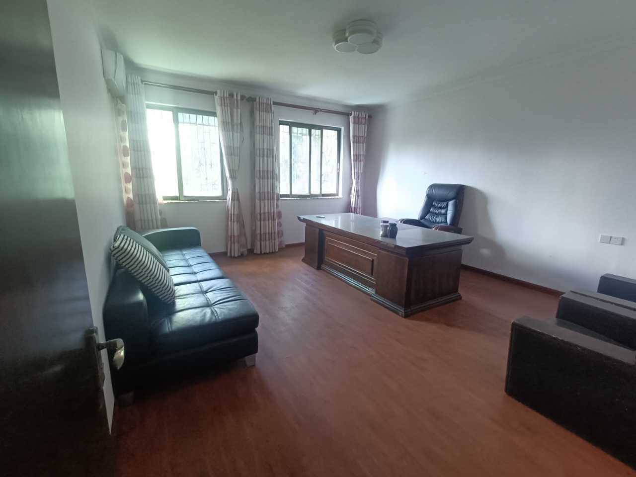 嘉安园别墅  13室2厅5卫    10000.0元/月 嘉安园别墅  13室2厅5卫    10000.0元/月室内图