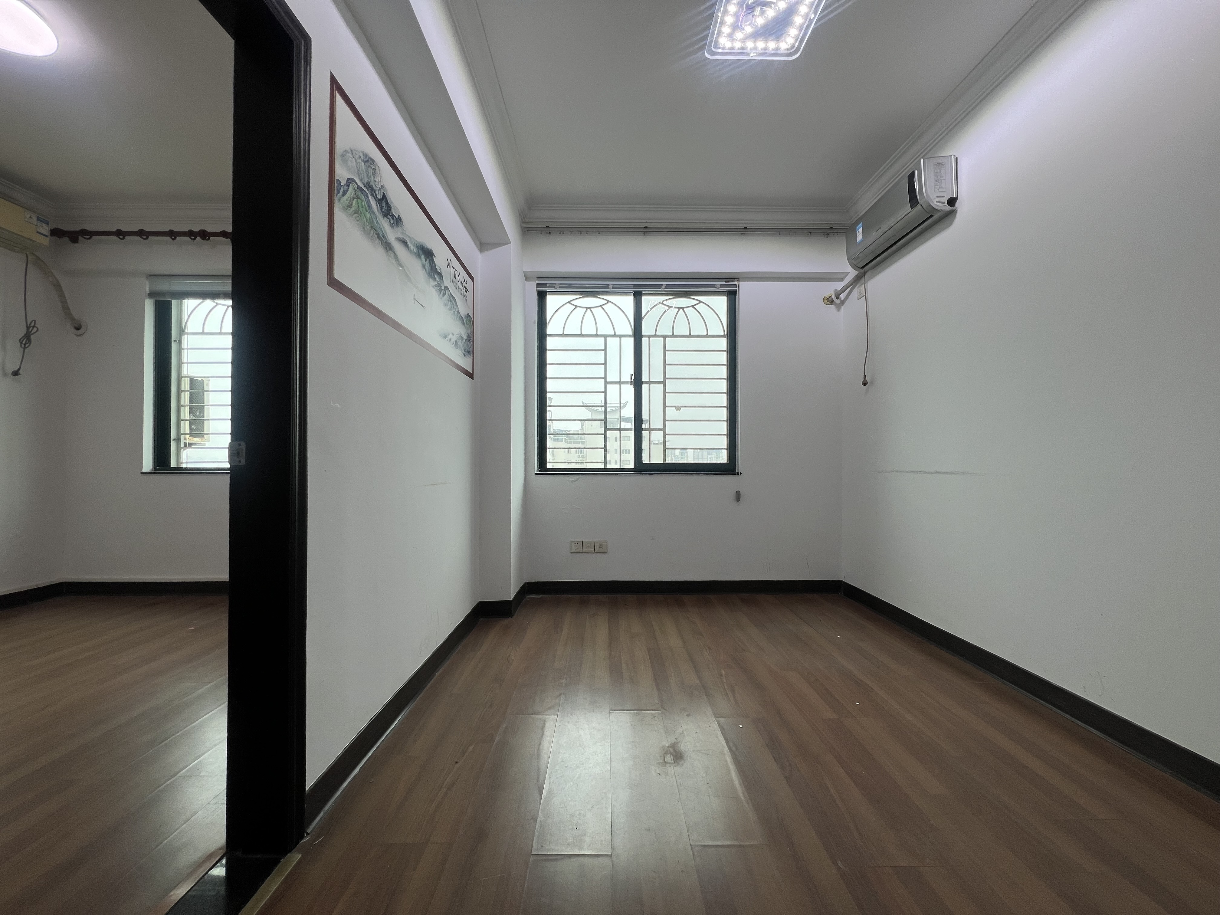 新达商务大厦 7室2厅1卫 5800.0元/月 新达商务大厦 7室2厅1卫 5800.0元/月室内图