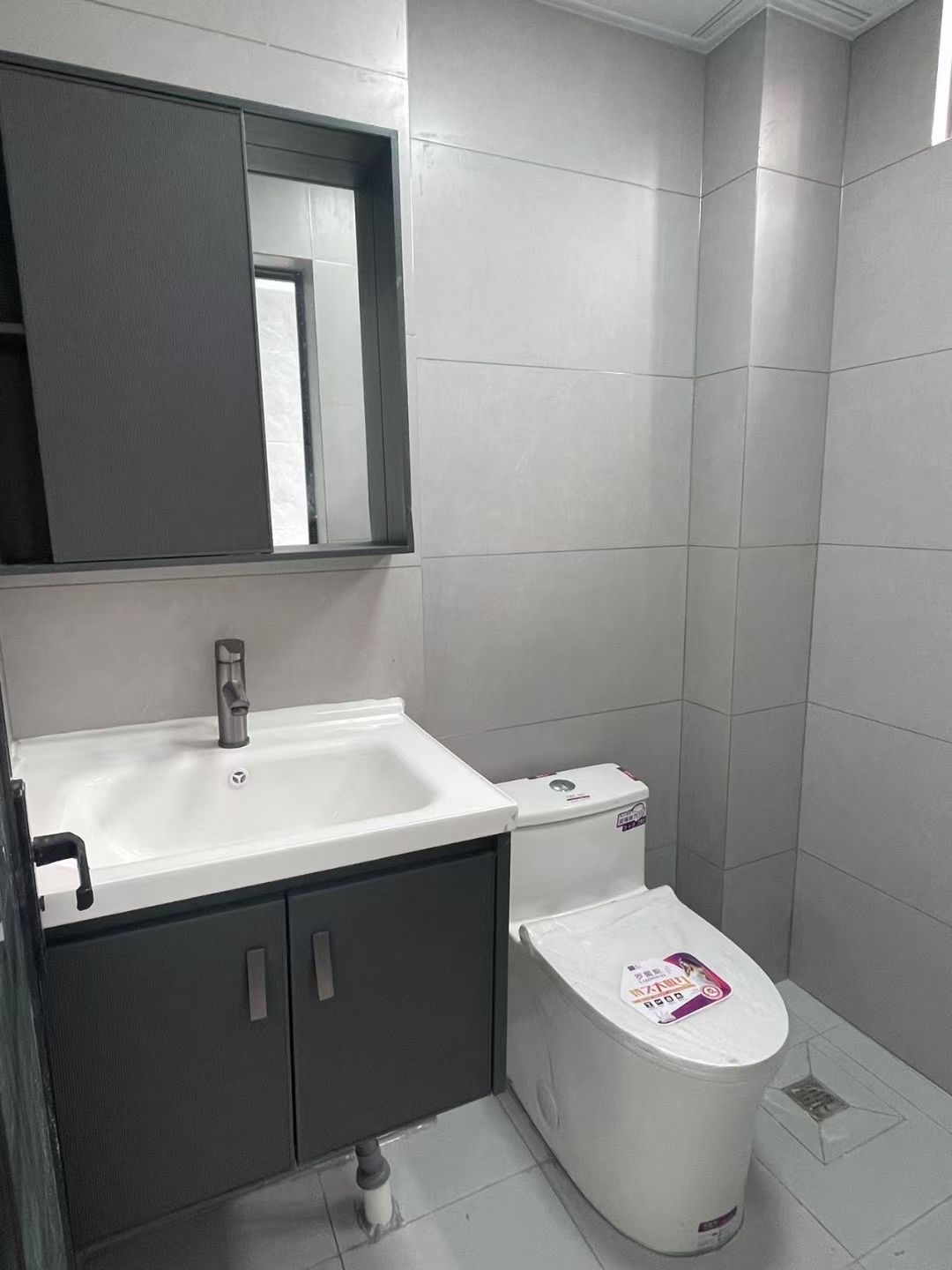 海口市琼山区二轻工业总公司宿舍 1室0厅0卫 35.0万 海口市琼山区二轻工业总公司宿舍 1室0厅0卫 35.0万客厅