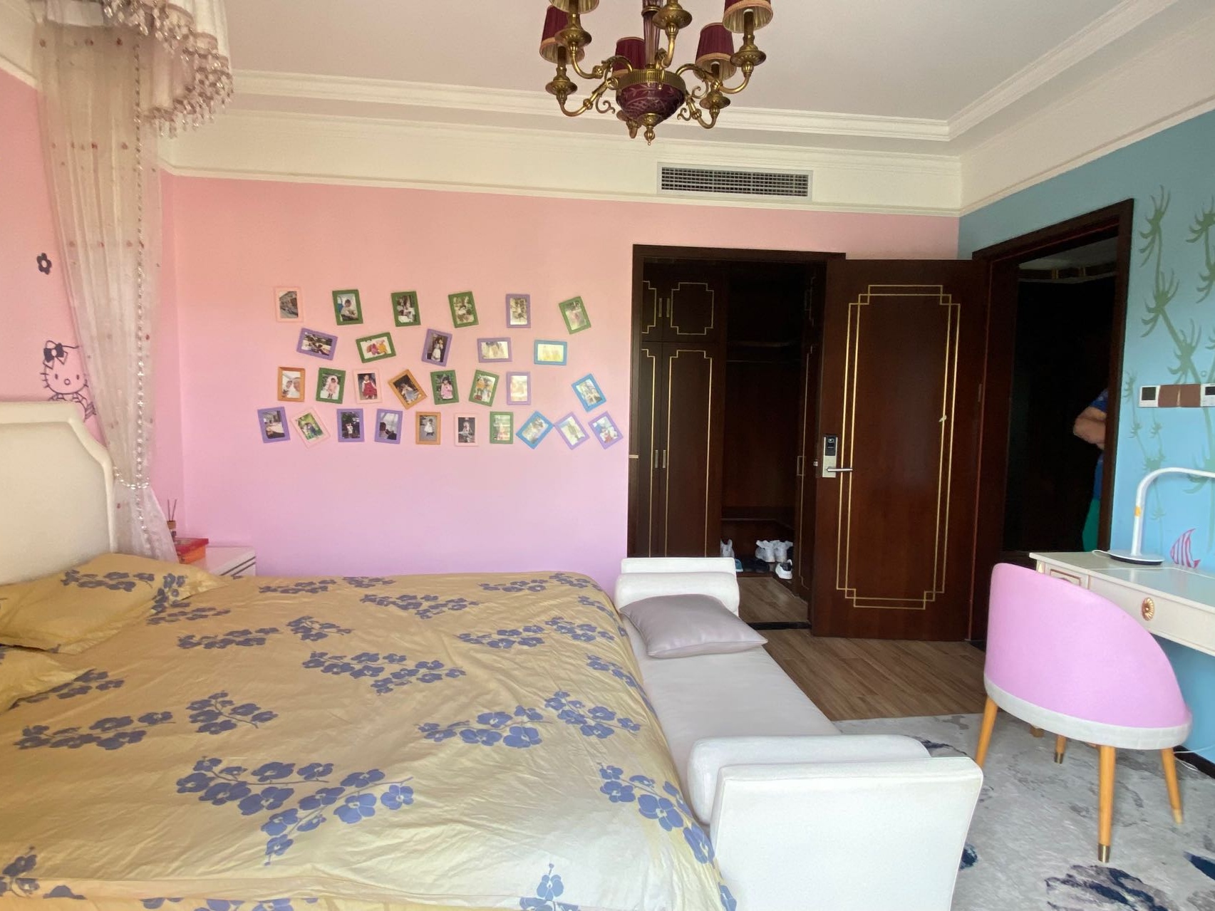 鸿洲江山 7室2厅4卫 2550.0万 鸿洲江山 7室2厅4卫 2550.0万客厅