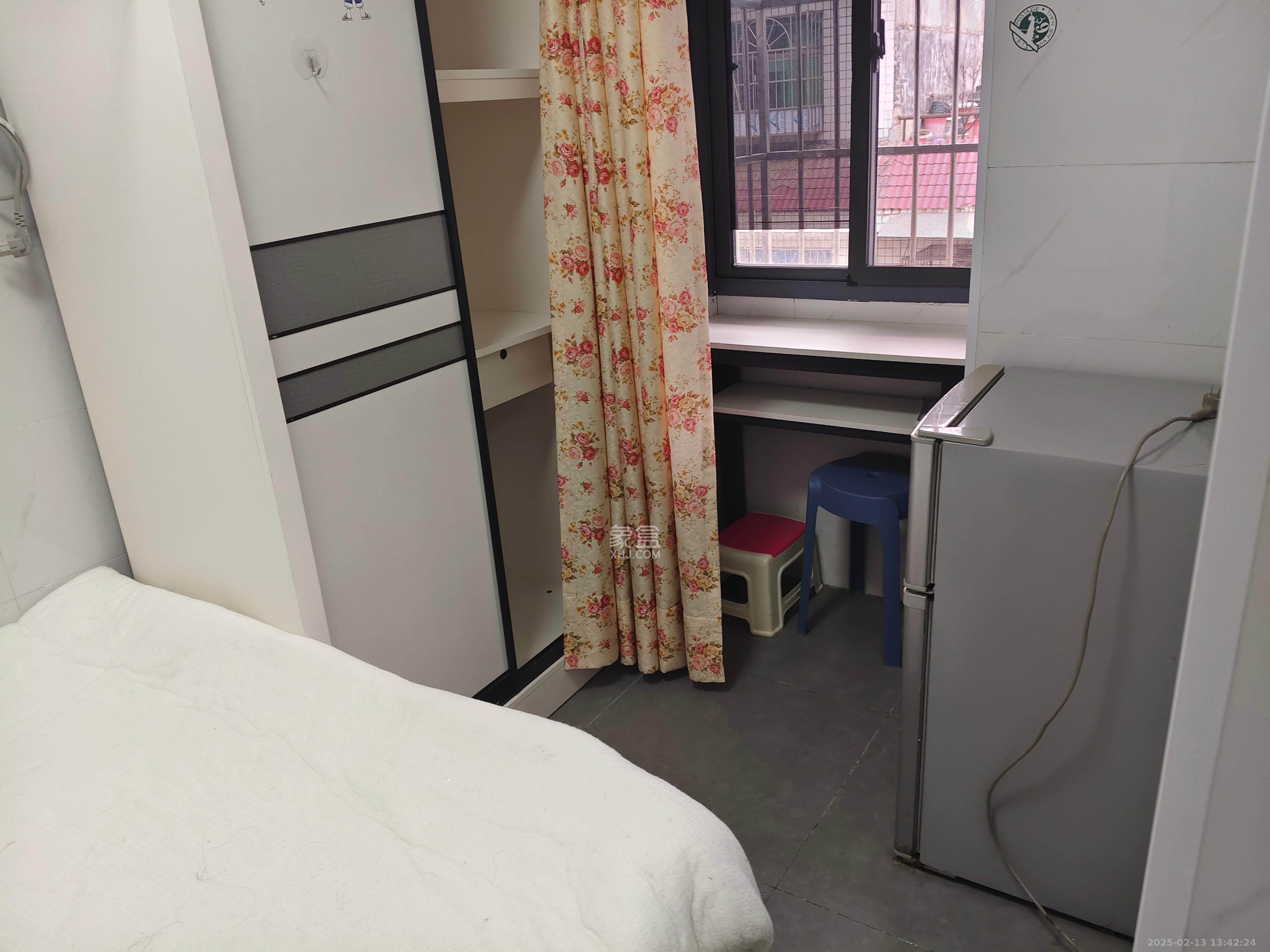 新合四村 1室0厅0卫 1100.0元/月 新合四村 1室0厅0卫 1100.0元/月室内图