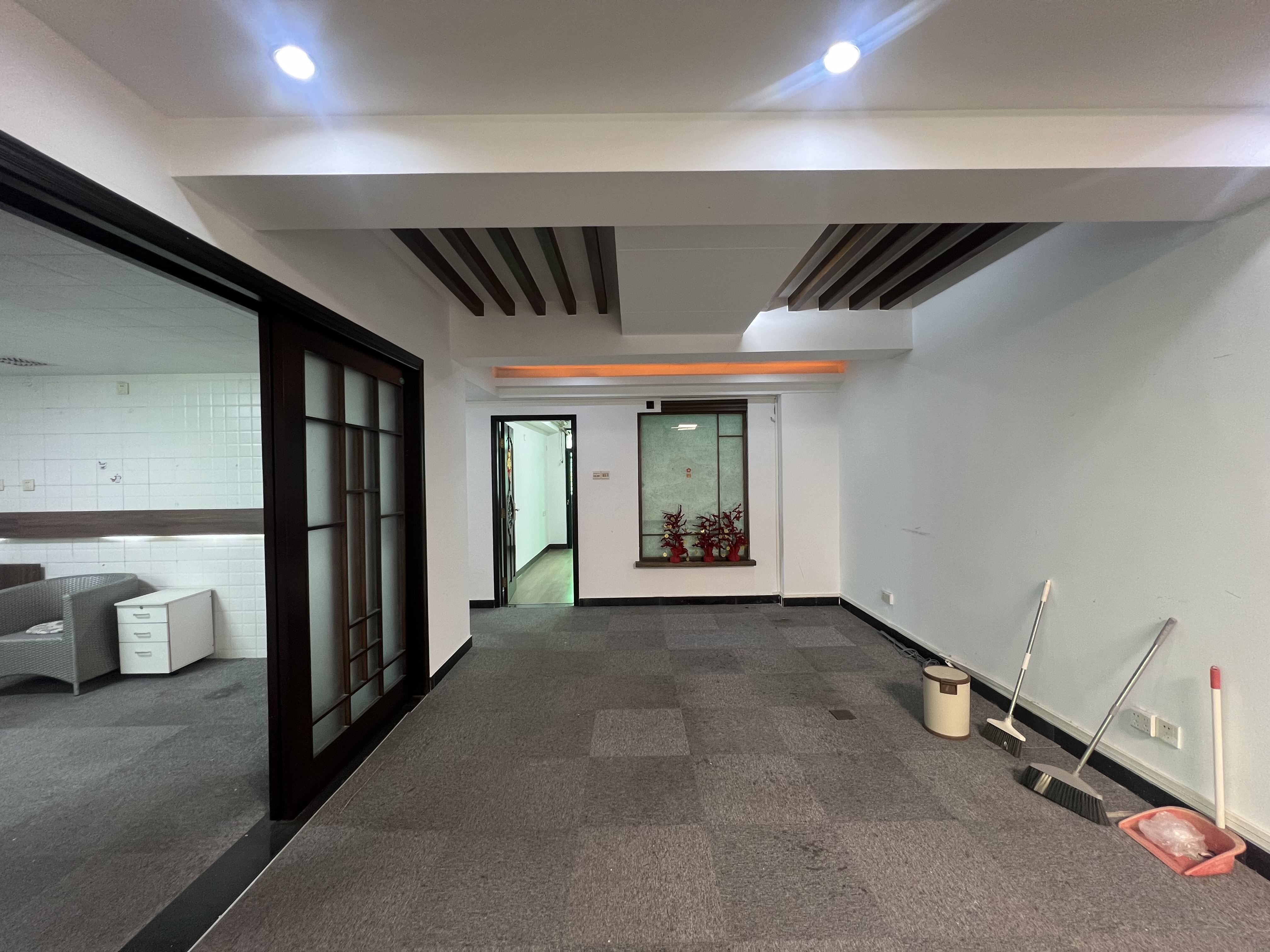 新达商务大厦 7室2厅1卫 5800.0元/月 新达商务大厦 7室2厅1卫 5800.0元/月室内图