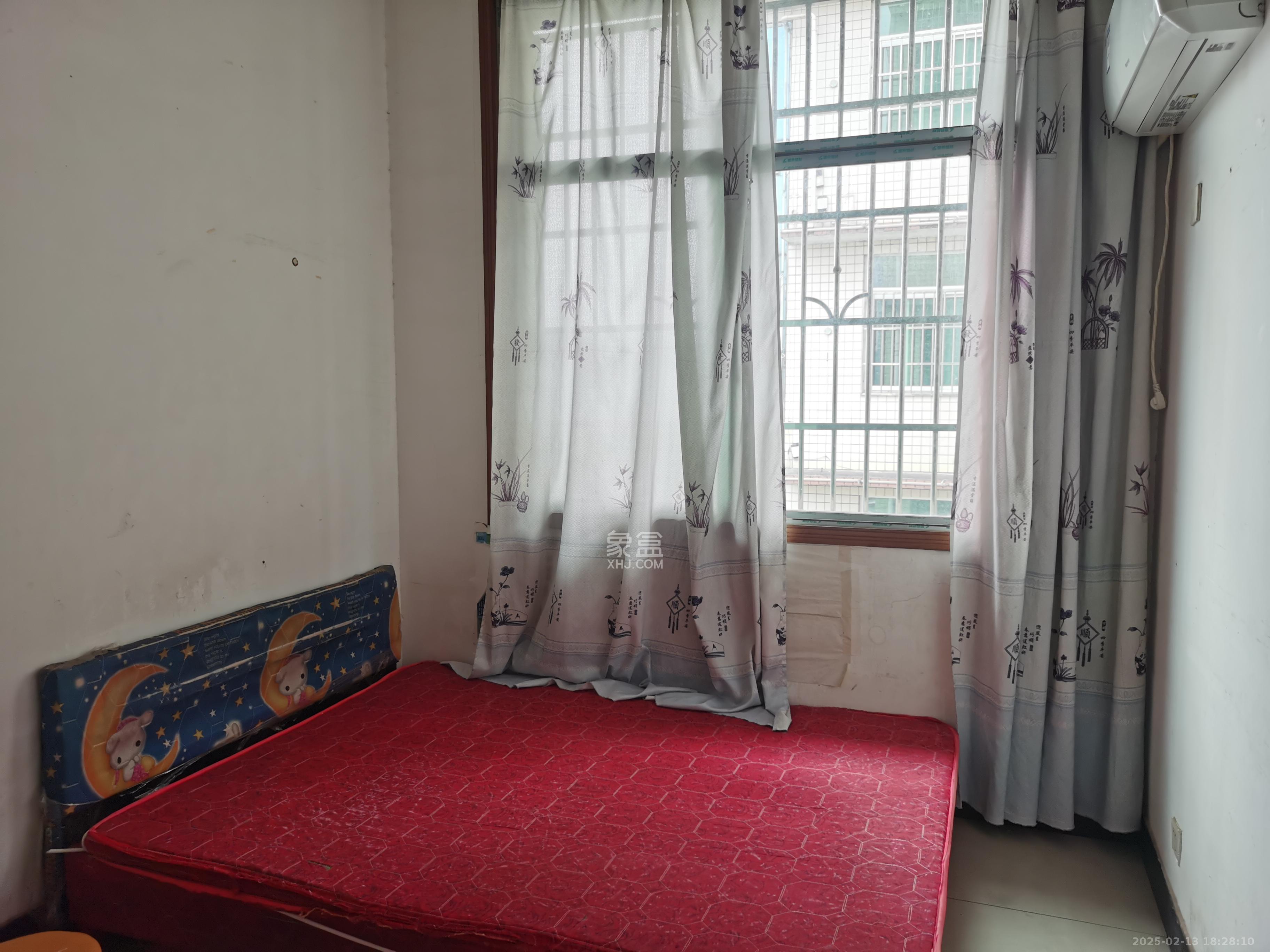 泉塘小区  3室2厅2卫   1400.00元/月室内图