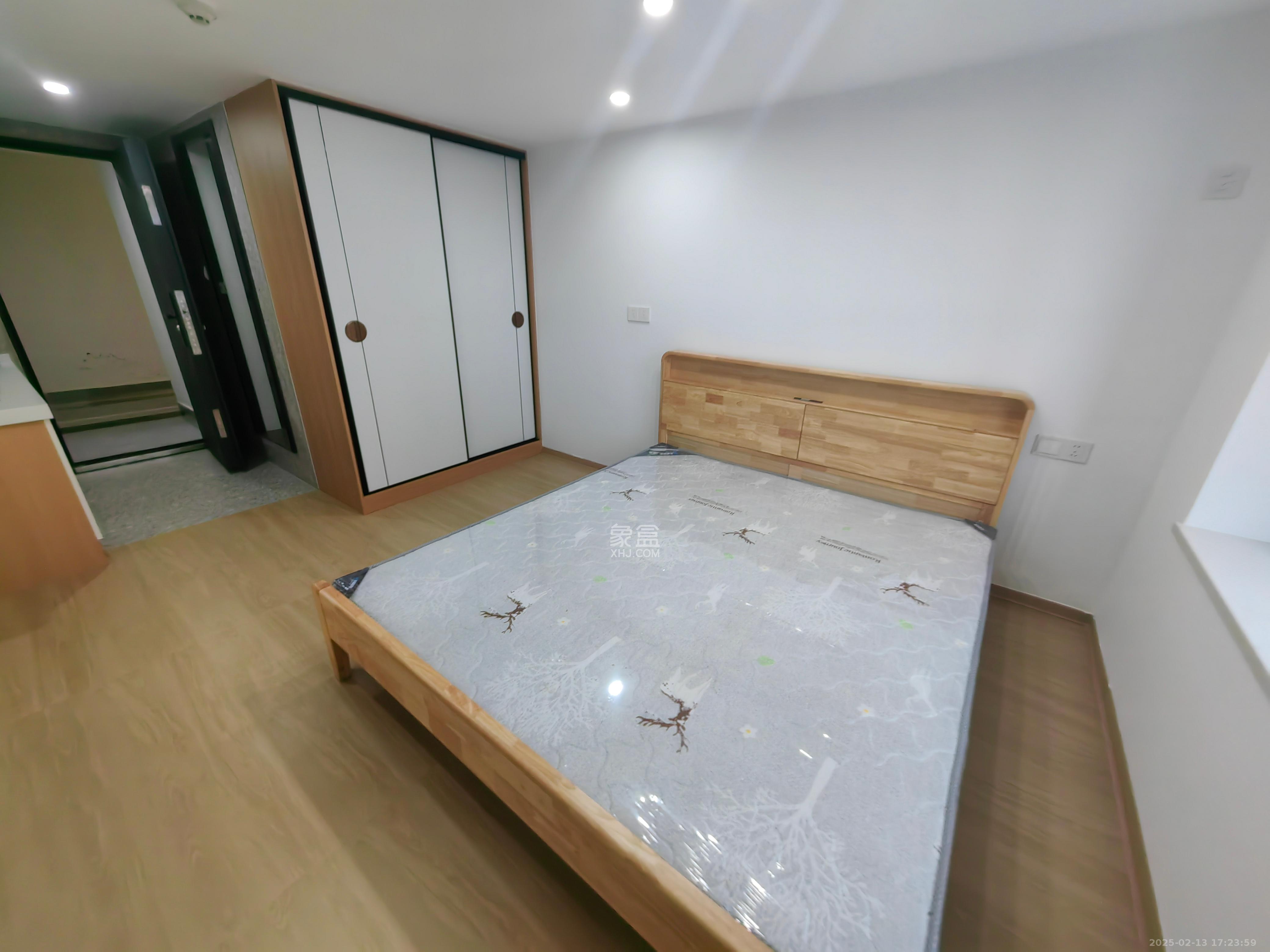 恒伟星中心  1室1厅1卫    1400.0元/月 恒伟星中心  1室1厅1卫    1400.0元/月