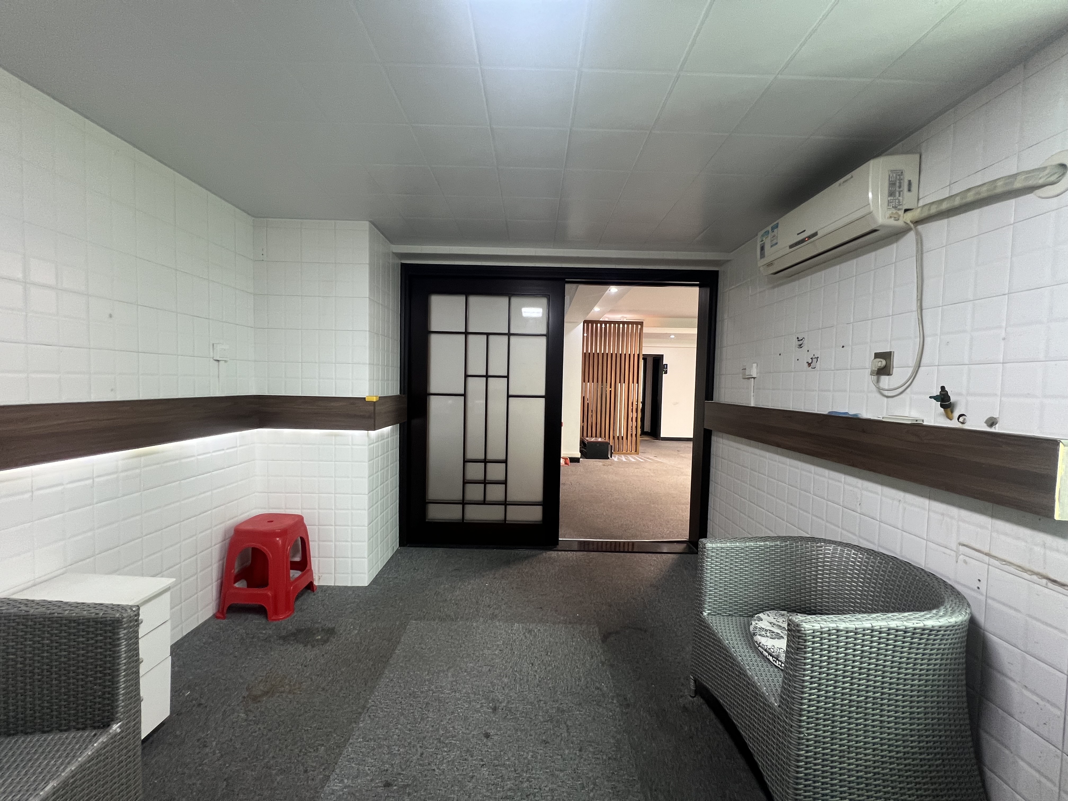 新达商务大厦 7室2厅1卫 5800.0元/月 新达商务大厦 7室2厅1卫 5800.0元/月室内图