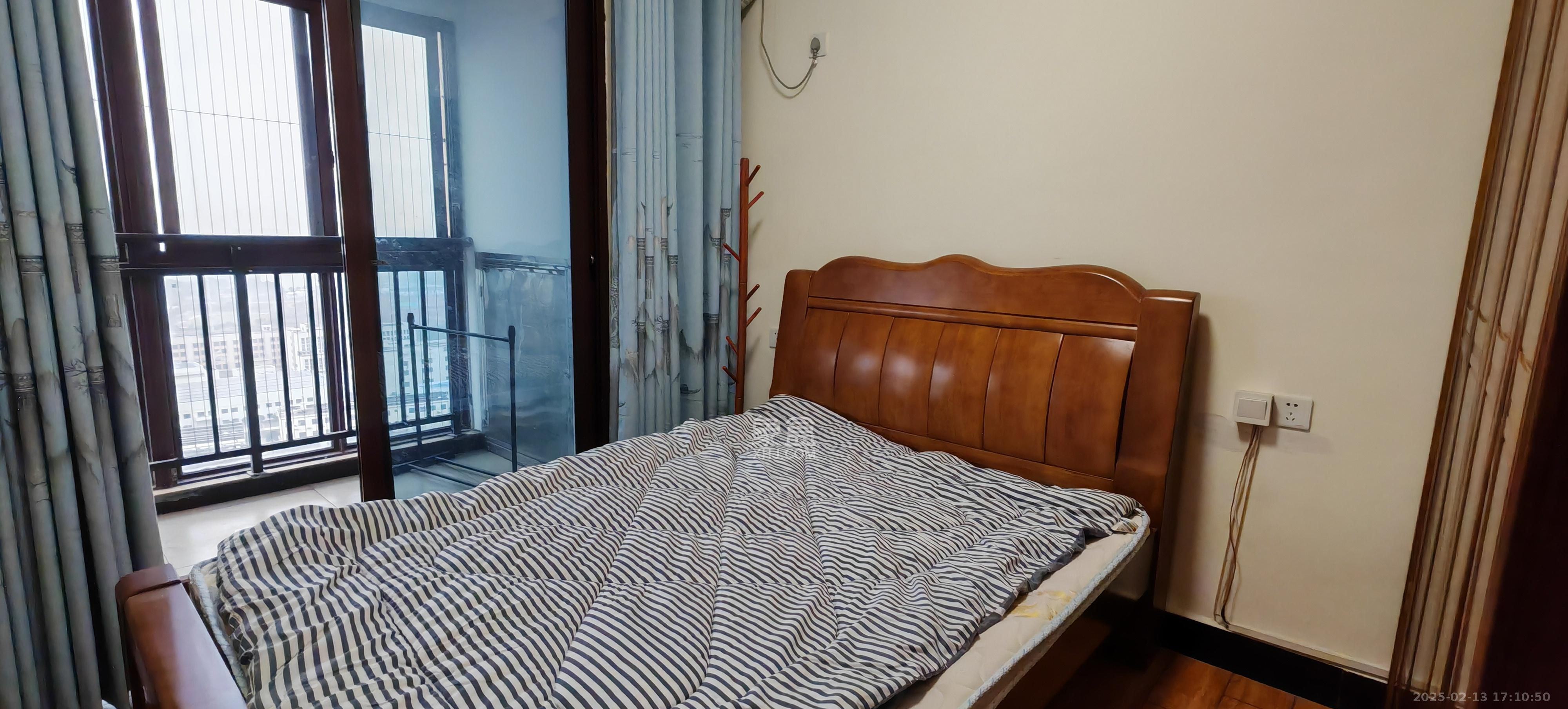 东方美地  3室2厅1卫   2200.00元/月室内图