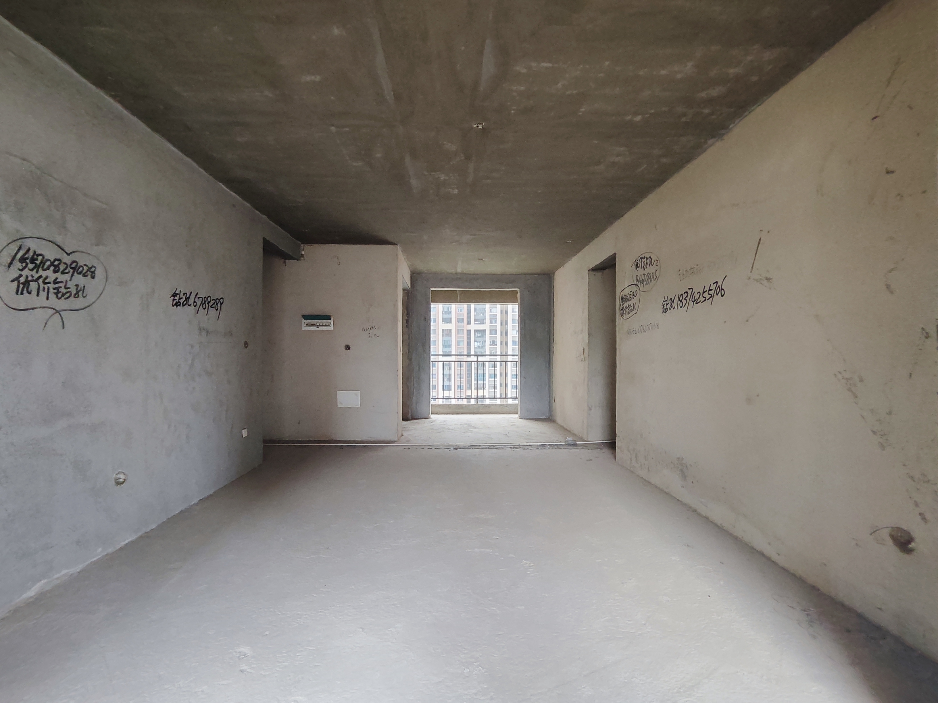 百弘学府城  3室2厅2卫    65.8万 百弘学府城  3室2厅2卫    65.8万客厅