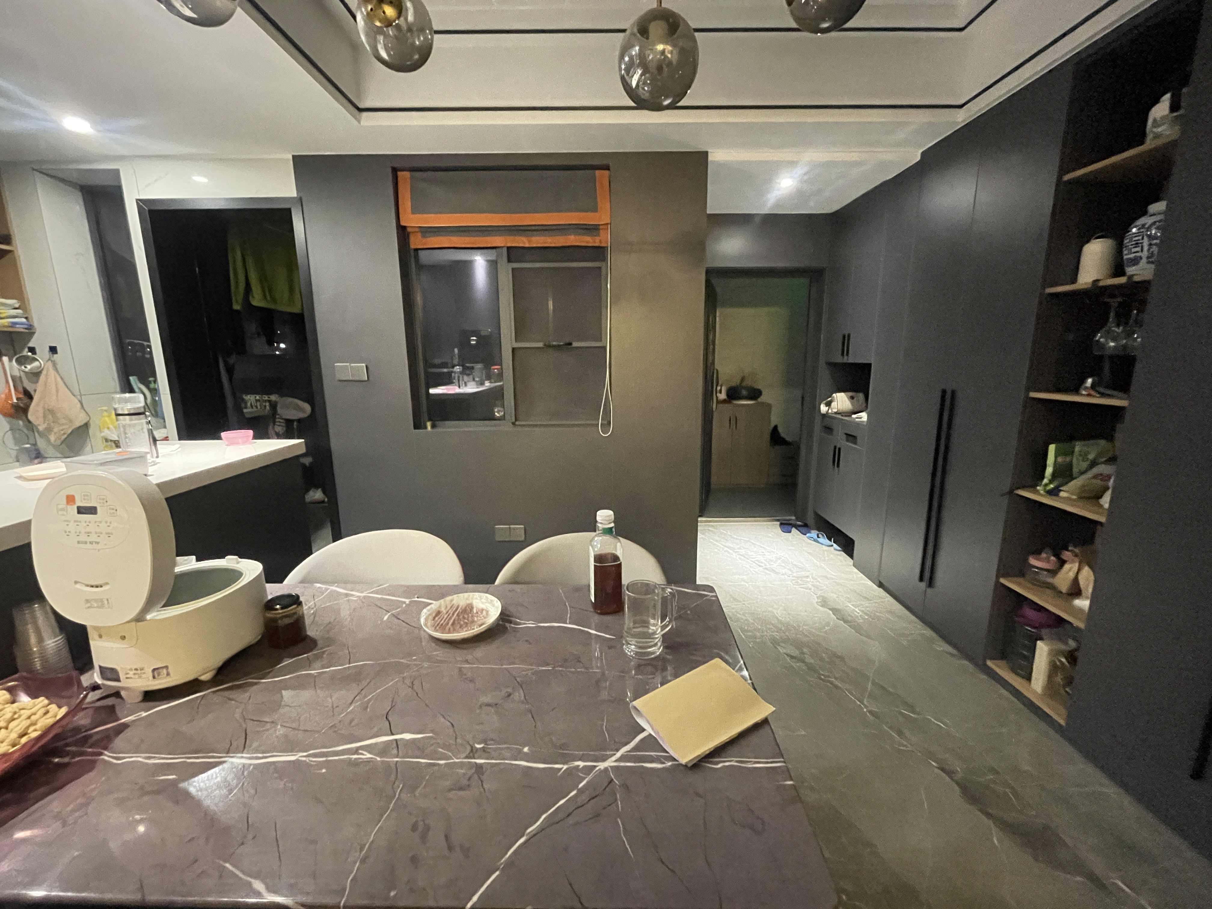 靛达广场  4室2厅2卫    101.8万客厅