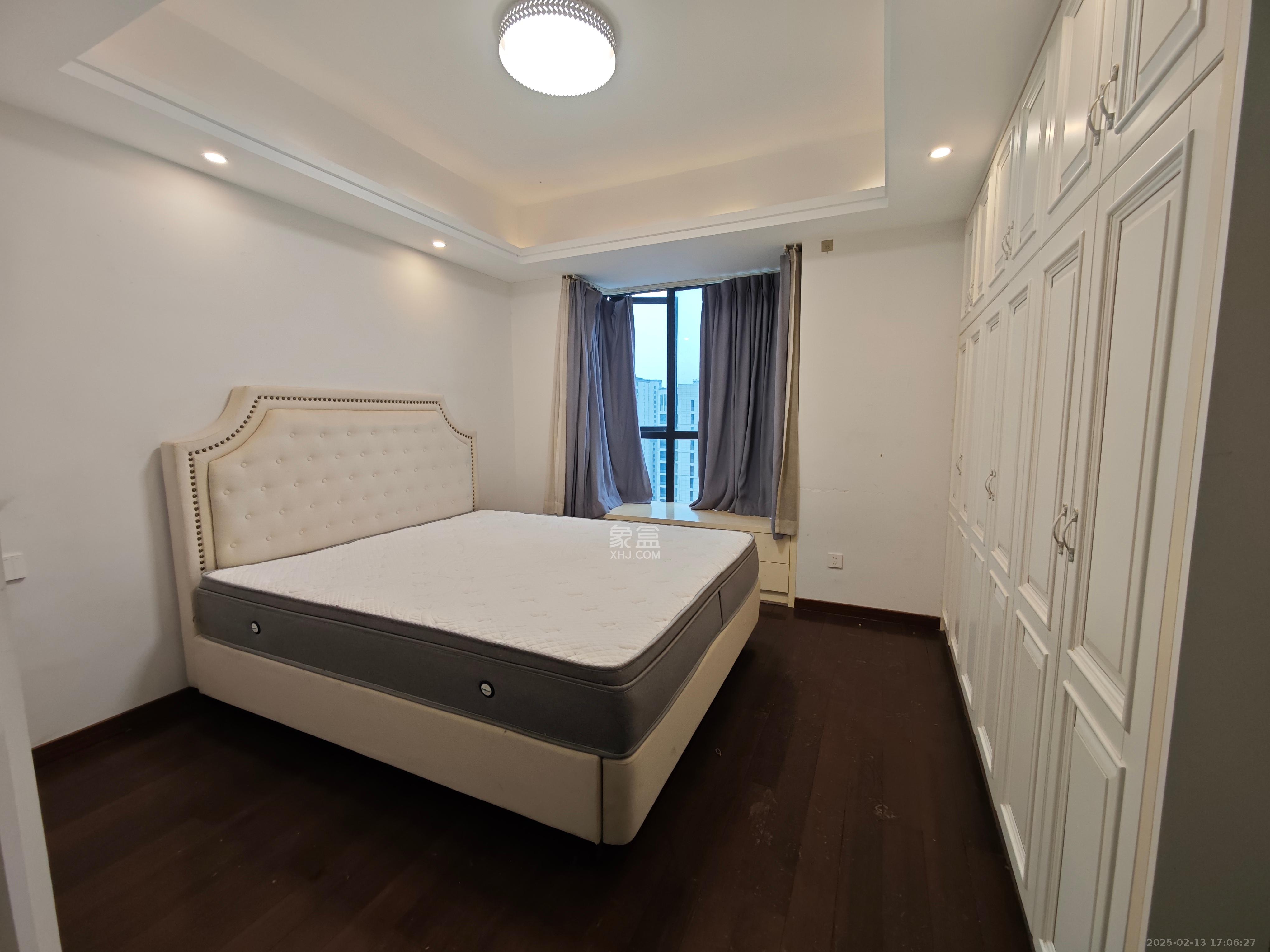 慢步江湾  3室2厅2卫    2800.0元/月室内图