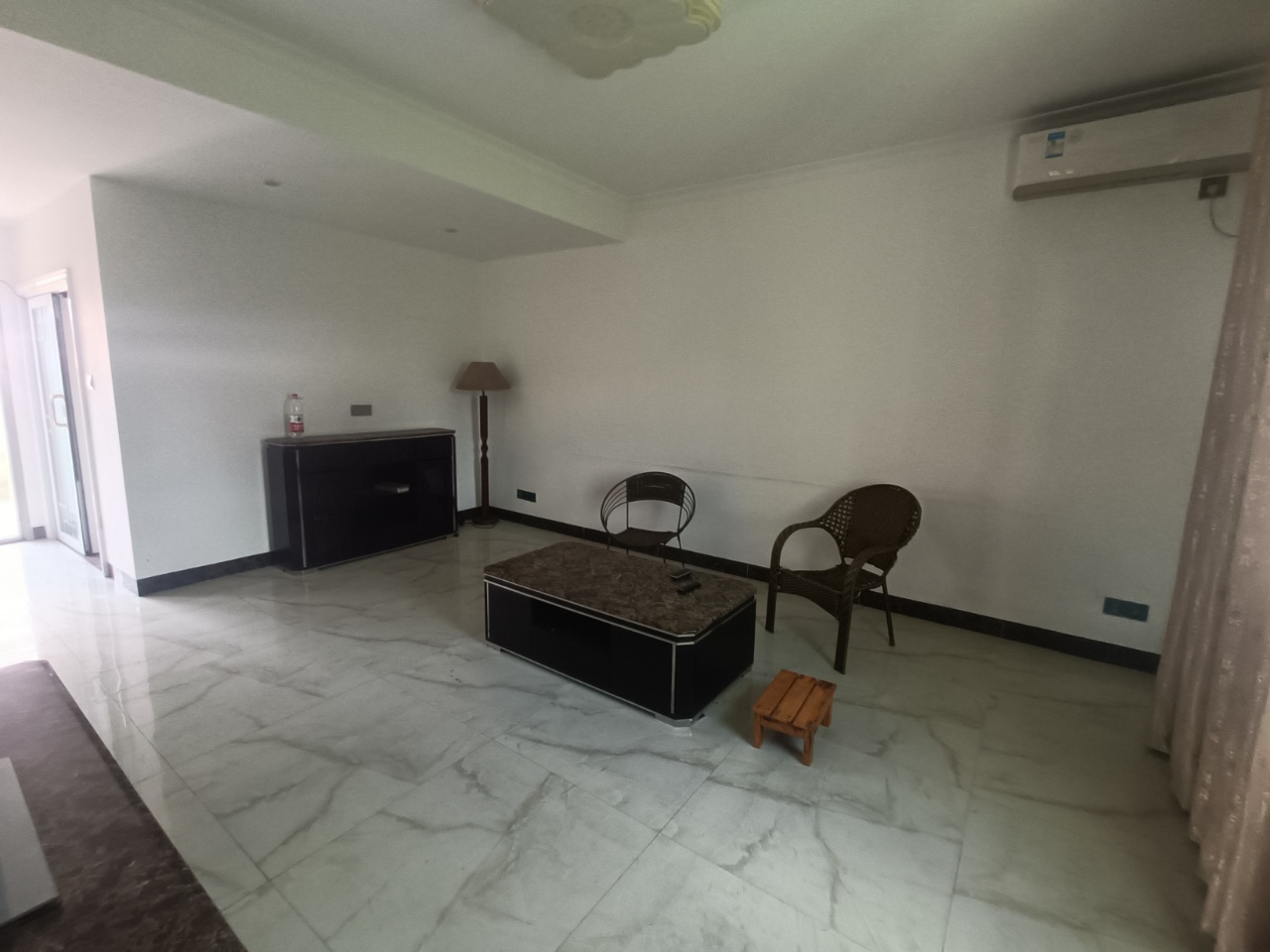 嘉安园别墅  13室2厅5卫    10000.0元/月 嘉安园别墅  13室2厅5卫    10000.0元/月室内图