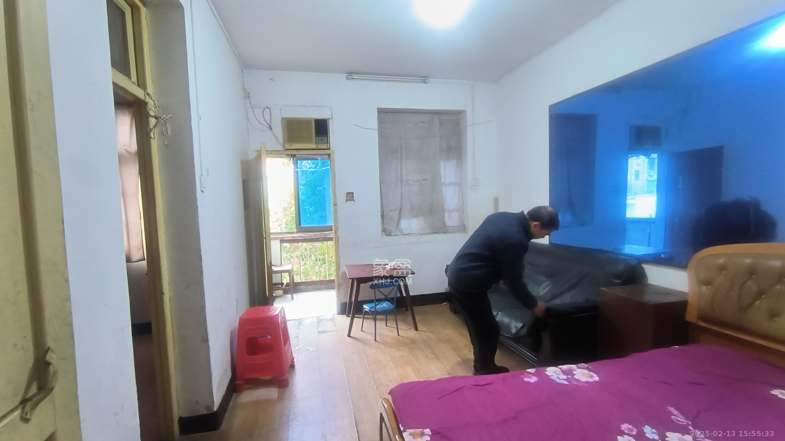 化油器厂宿舍 1室1厅1卫 1100.0元/月 化油器厂宿舍 1室1厅1卫 1100.0元/月室内图