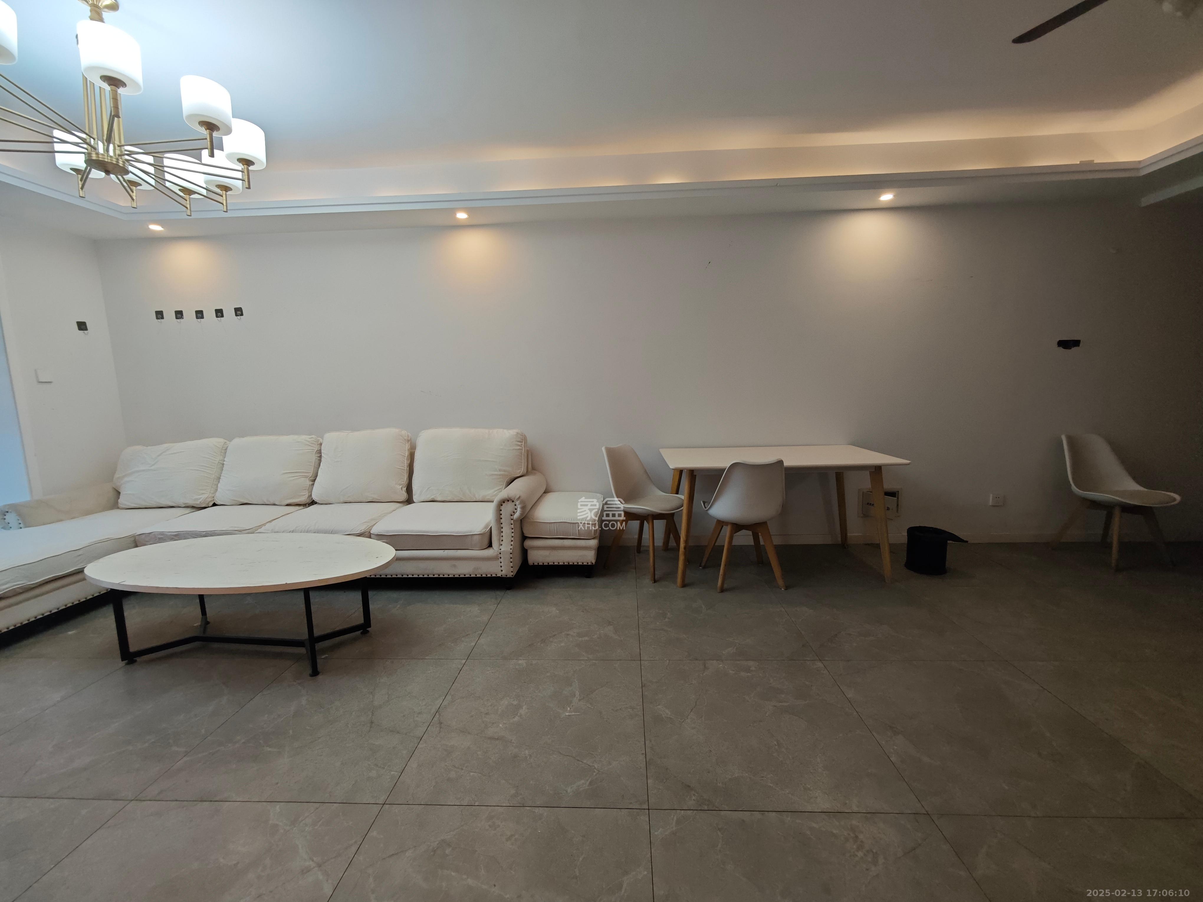 慢步江湾  3室2厅2卫    2800.0元/月室内图