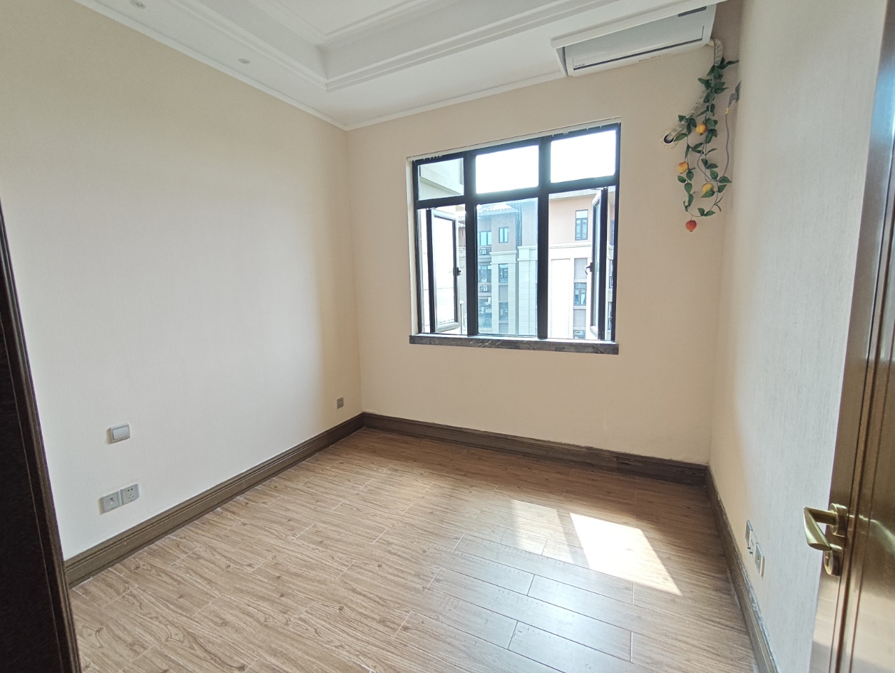 恒大悦龙府 3室2厅2卫 140.0万 恒大悦龙府 3室2厅2卫 140.0万客厅