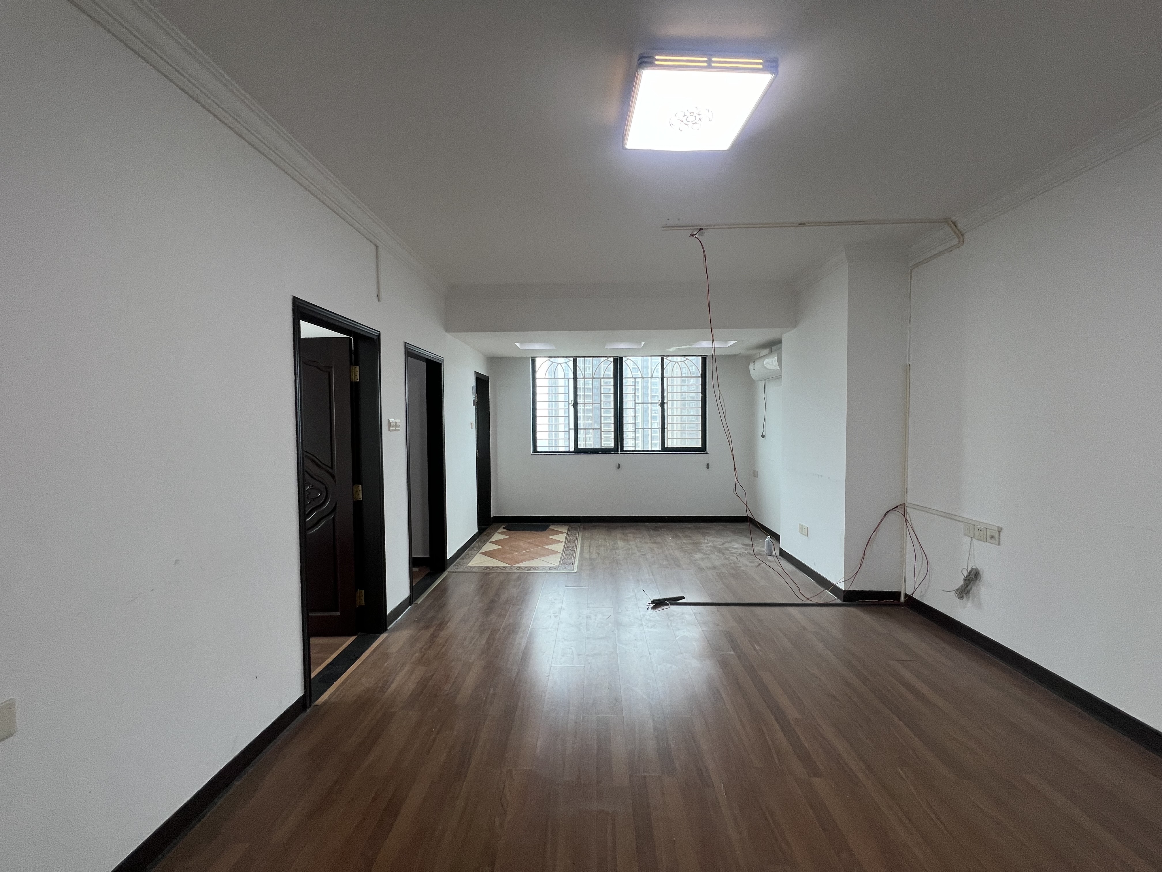 新达商务大厦 7室2厅1卫 5800.0元/月 新达商务大厦 7室2厅1卫 5800.0元/月室内图