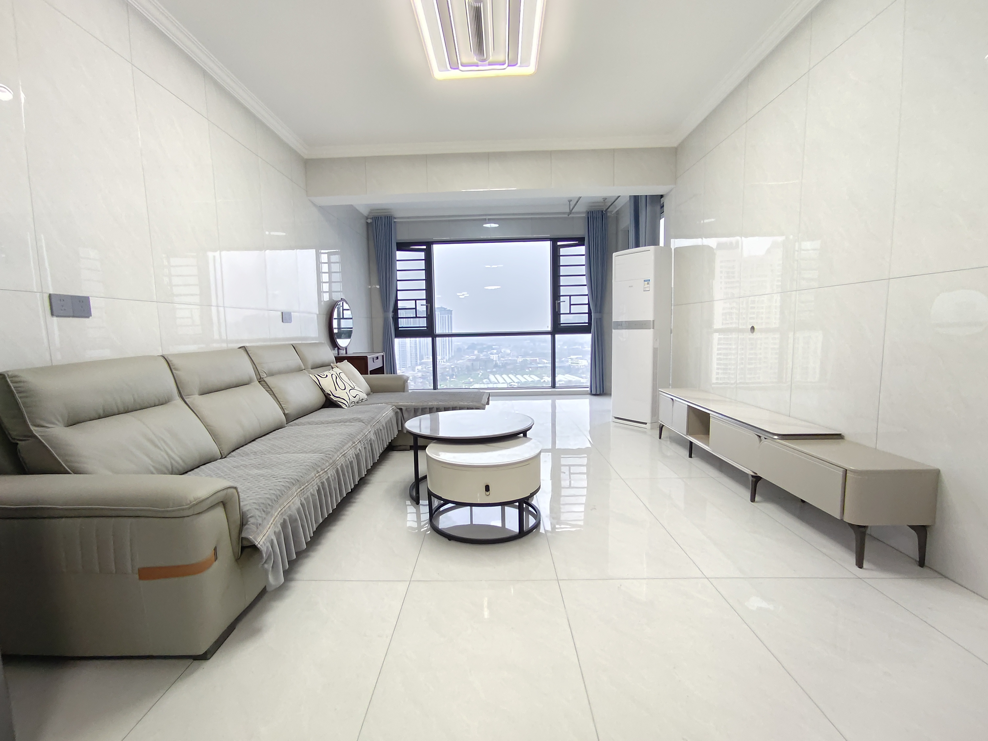 春藤公馆  3室2厅1卫    2200.0元/月 春藤公馆  3室2厅1卫    2200.0元/月户型图