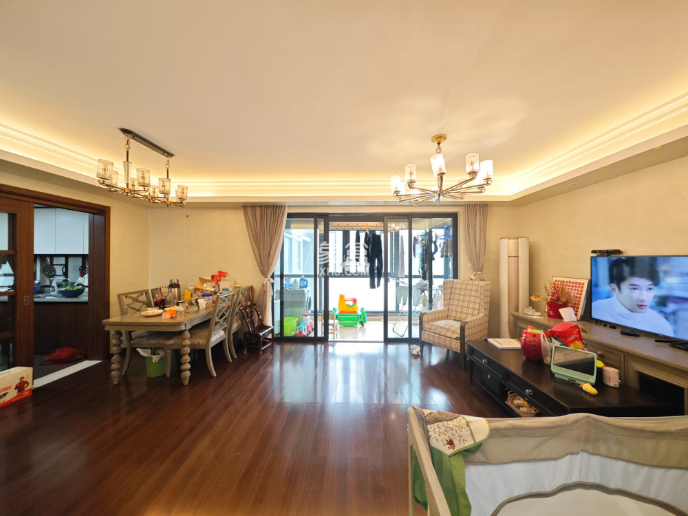 万科魅力之城  4室2厅2卫    132.0万