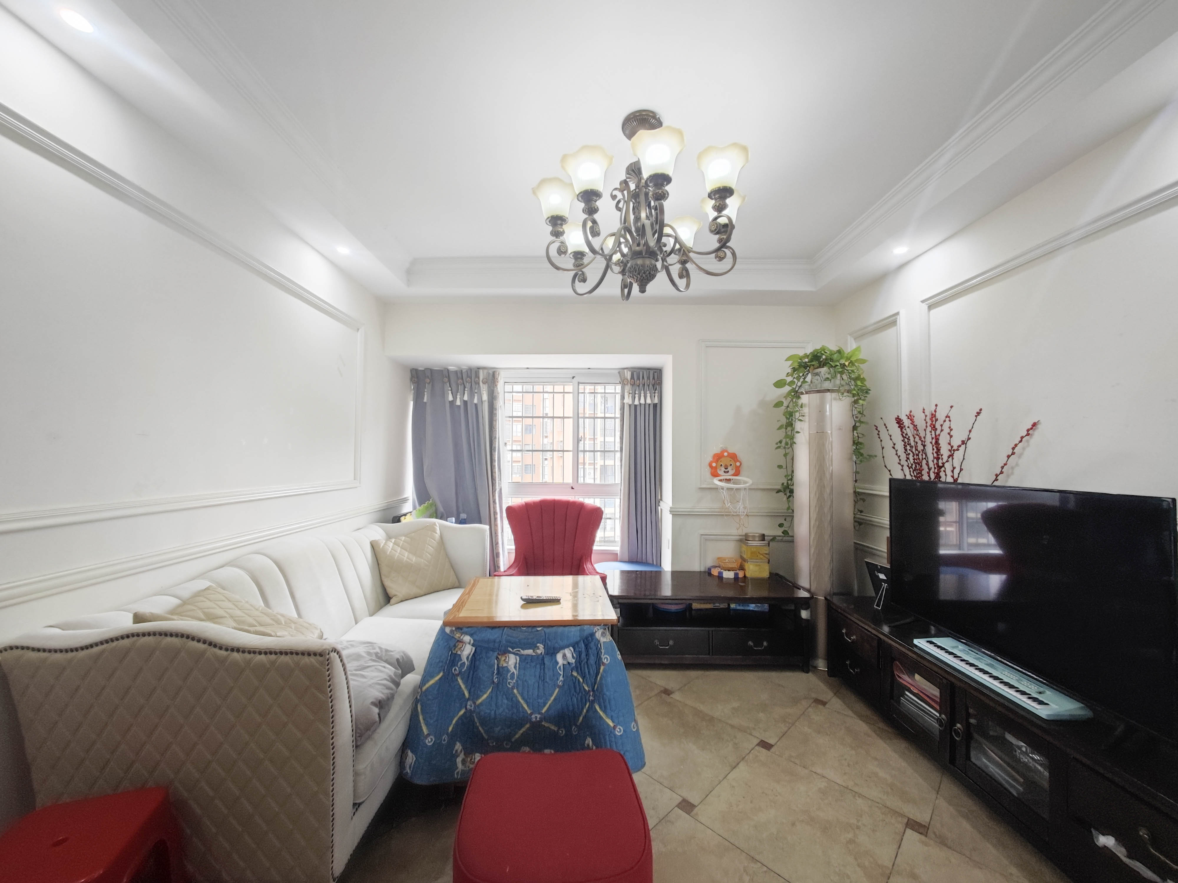 湘府十城(汇财御景湾新寓,汇财国际)  3室2厅1卫    80.0万 湘府十城(汇财御景湾新寓,汇财国际)  3室2厅1卫    80.0万客厅